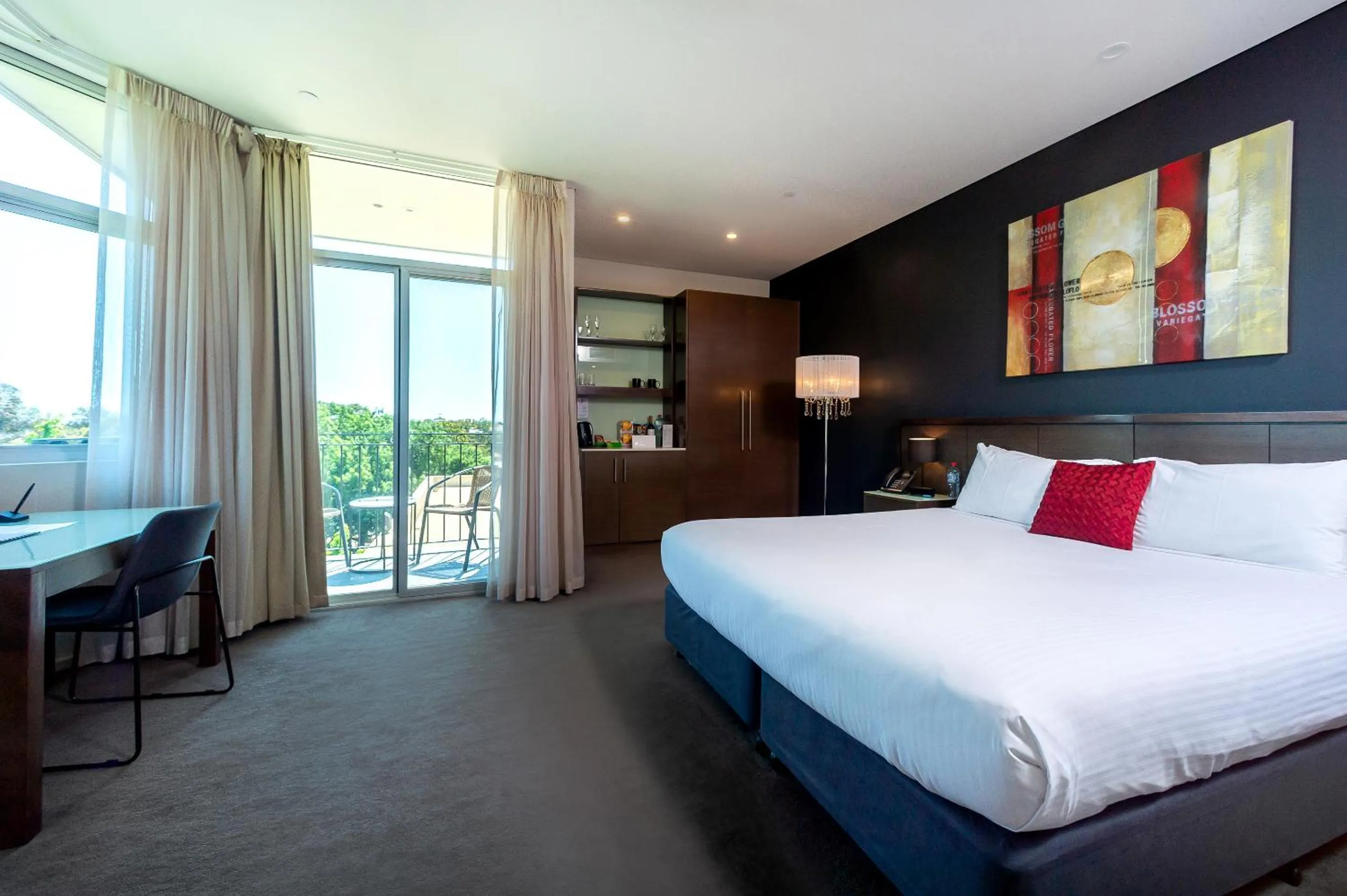 Bedroom, Bed in Sfera's Park Suites & Convention Centre