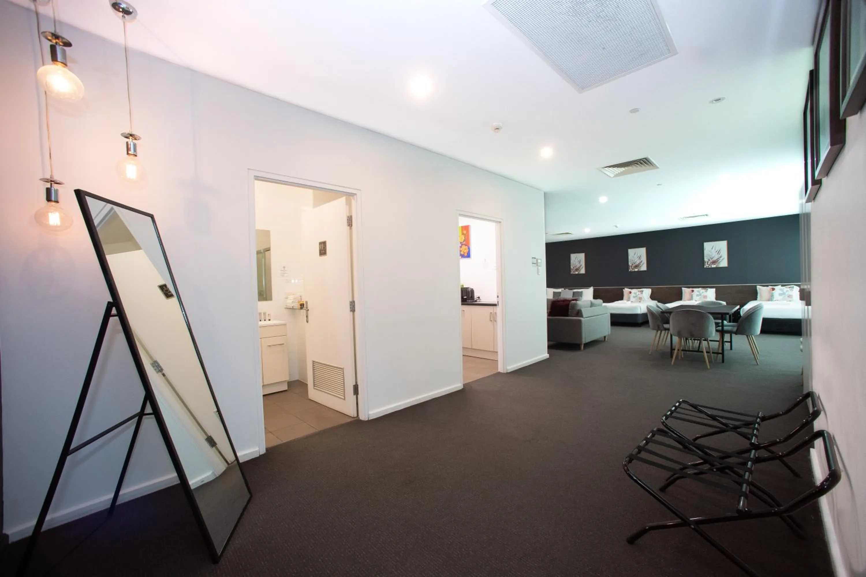 Photo of the whole room in Sfera's Park Suites & Convention Centre