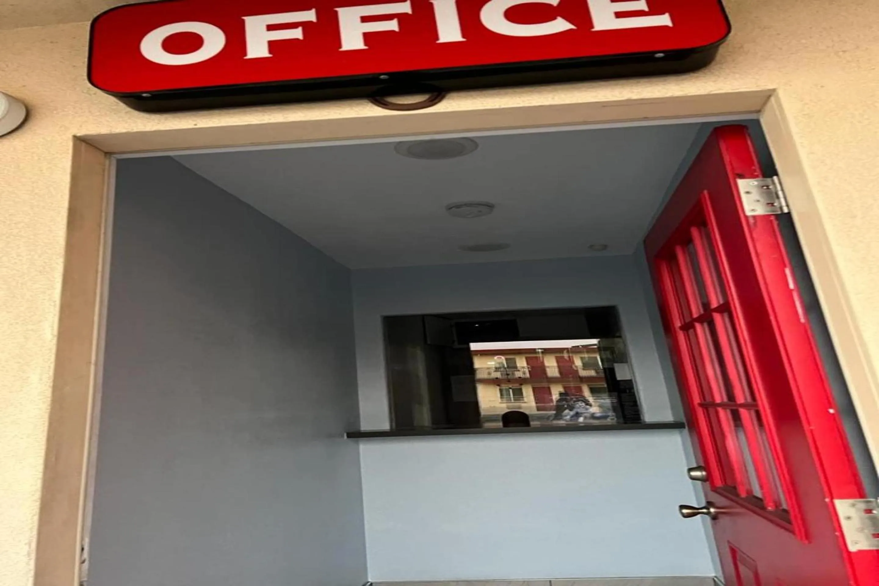 Lobby or reception in Premier Inn & Suites -Listing Partner