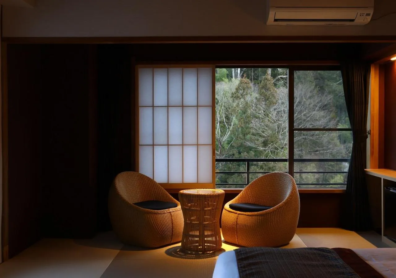 Photo of the whole room in Uematsuya