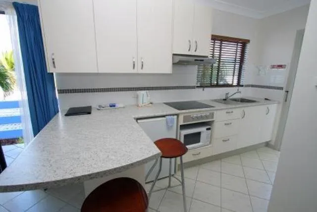 Day in Coral Point Lodge