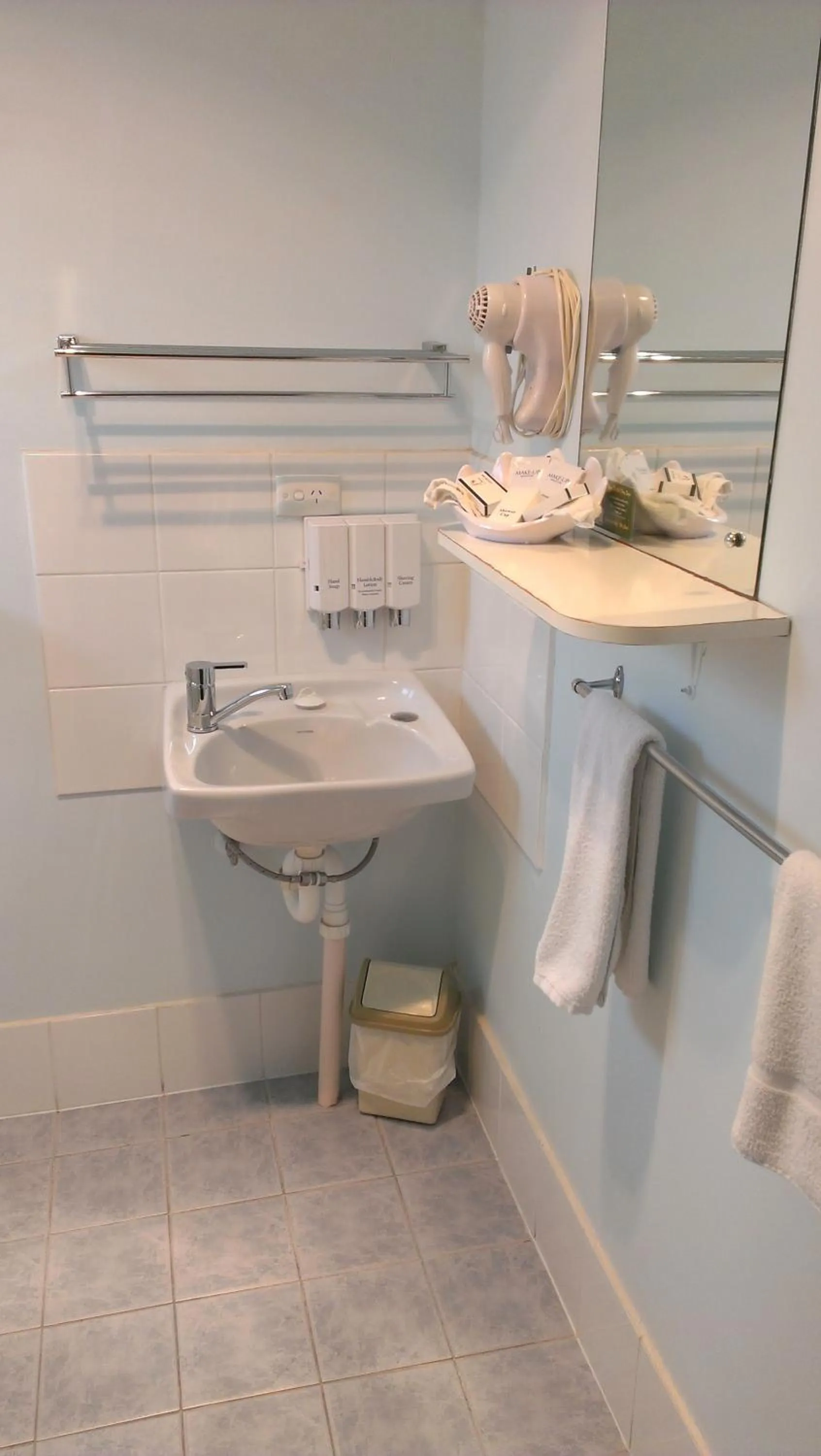 Bathroom in Oval Motel - Murray Bridge