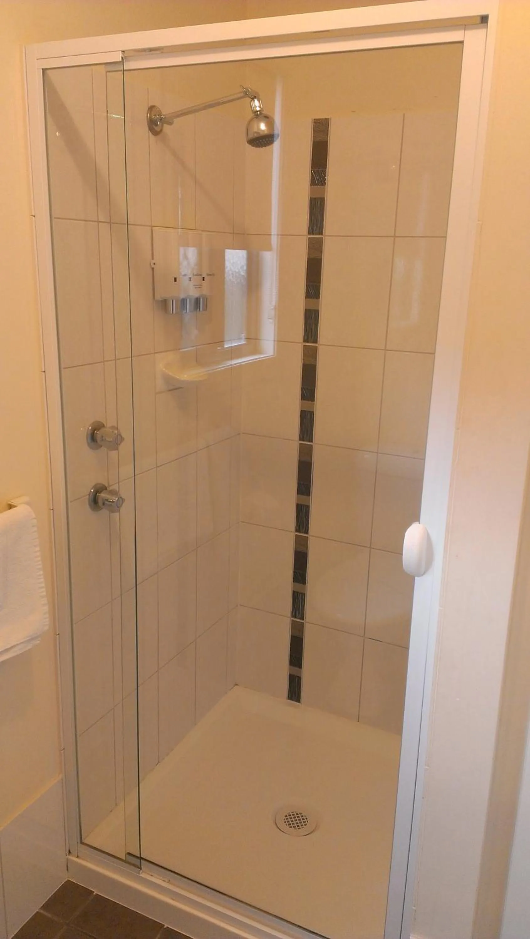 Shower in Oval Motel - Murray Bridge