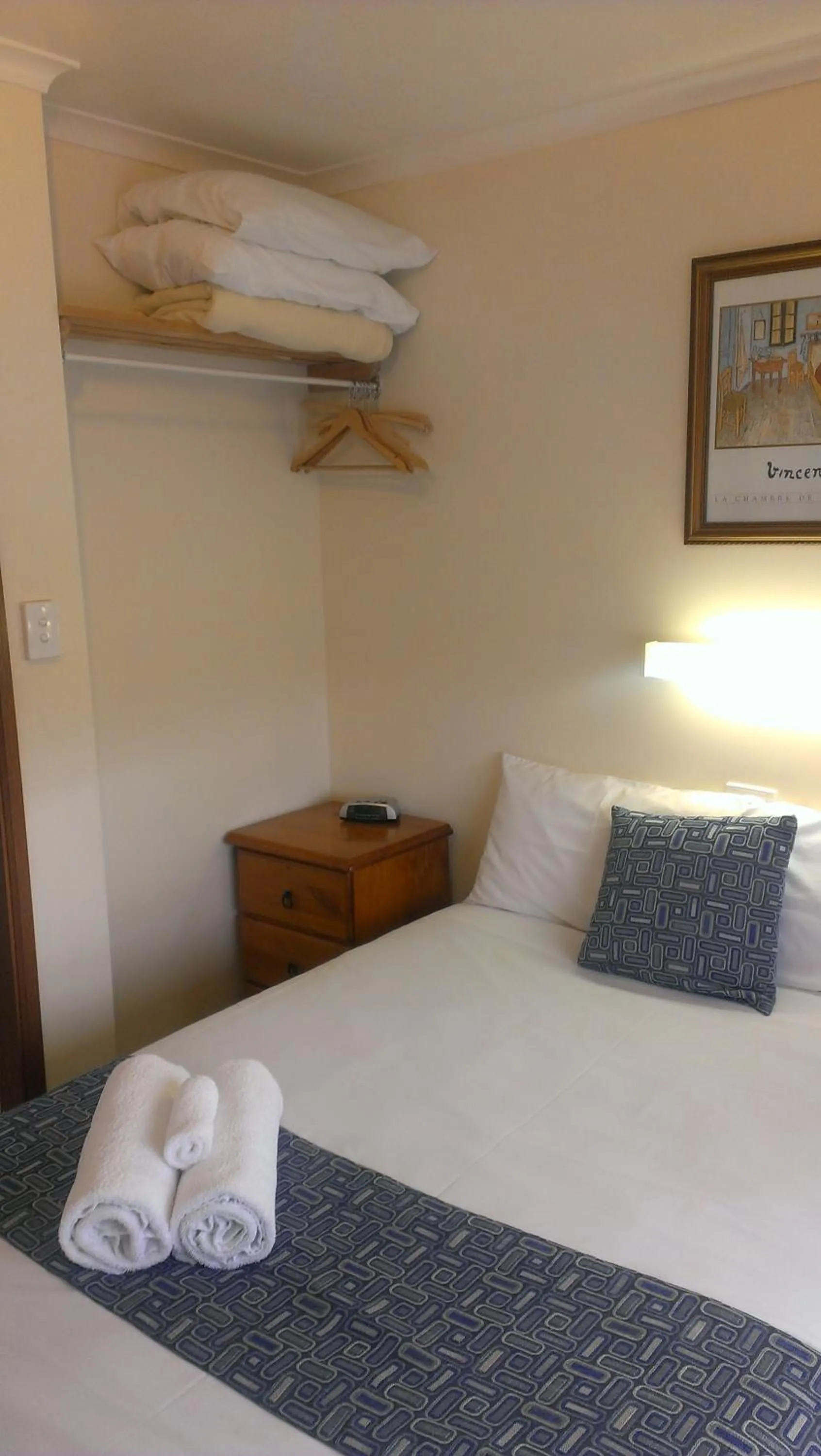 Bed in Oval Motel - Murray Bridge