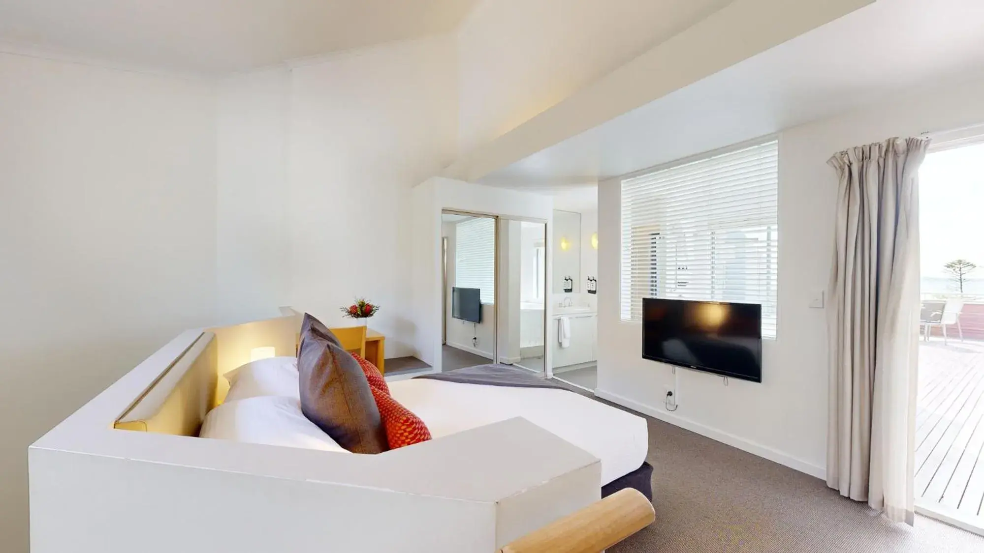 Bedroom, Bed in Cumberland Lorne Resort Bedroom, Bed in Cumberland Lorne Resort