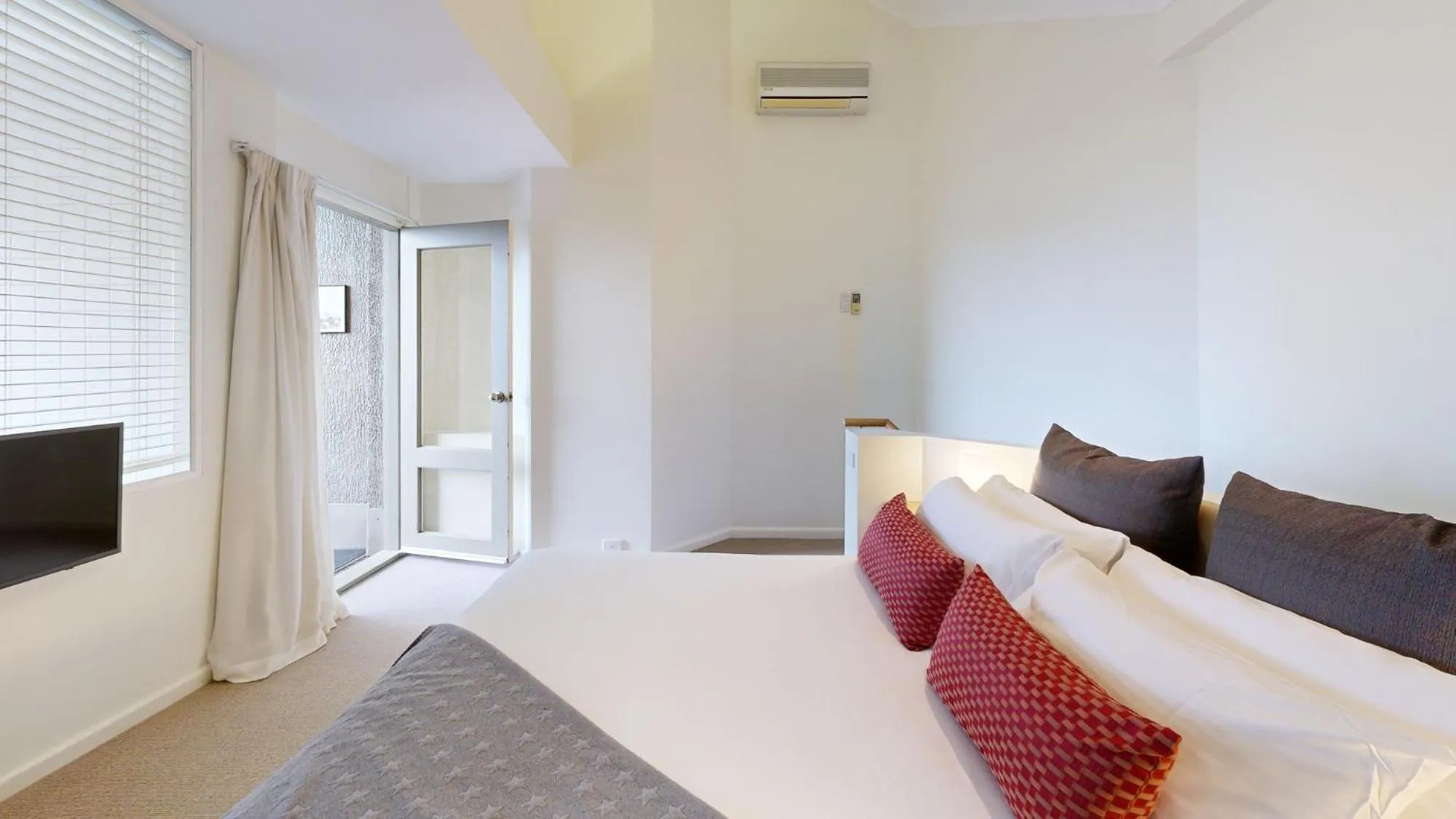 Bedroom, Bed in Cumberland Lorne Resort