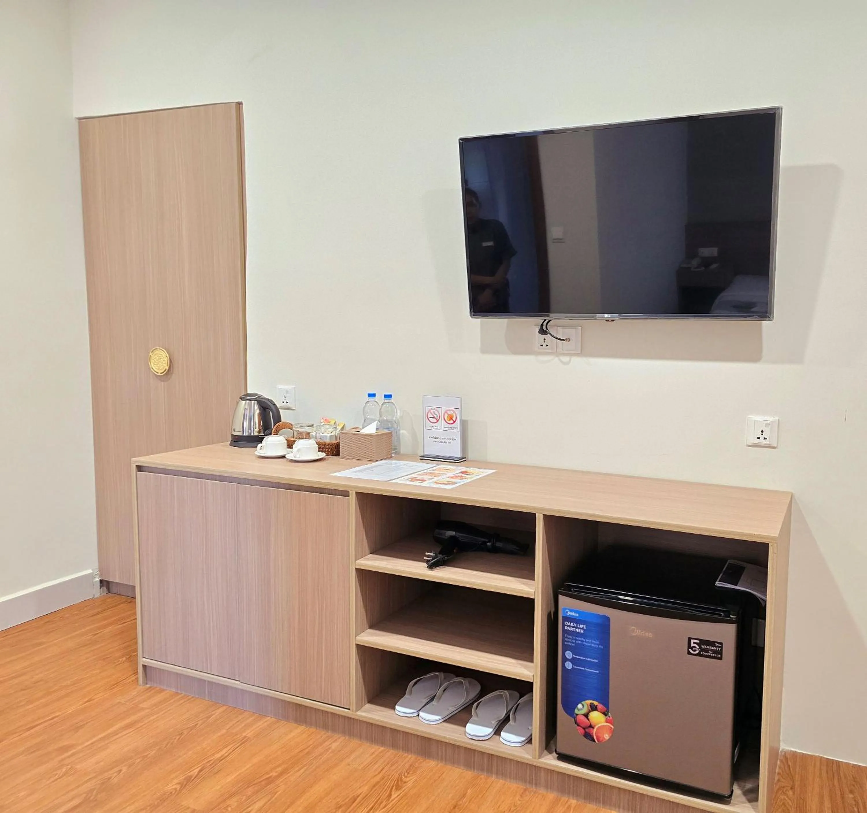 TV and multimedia in Joli Hotel