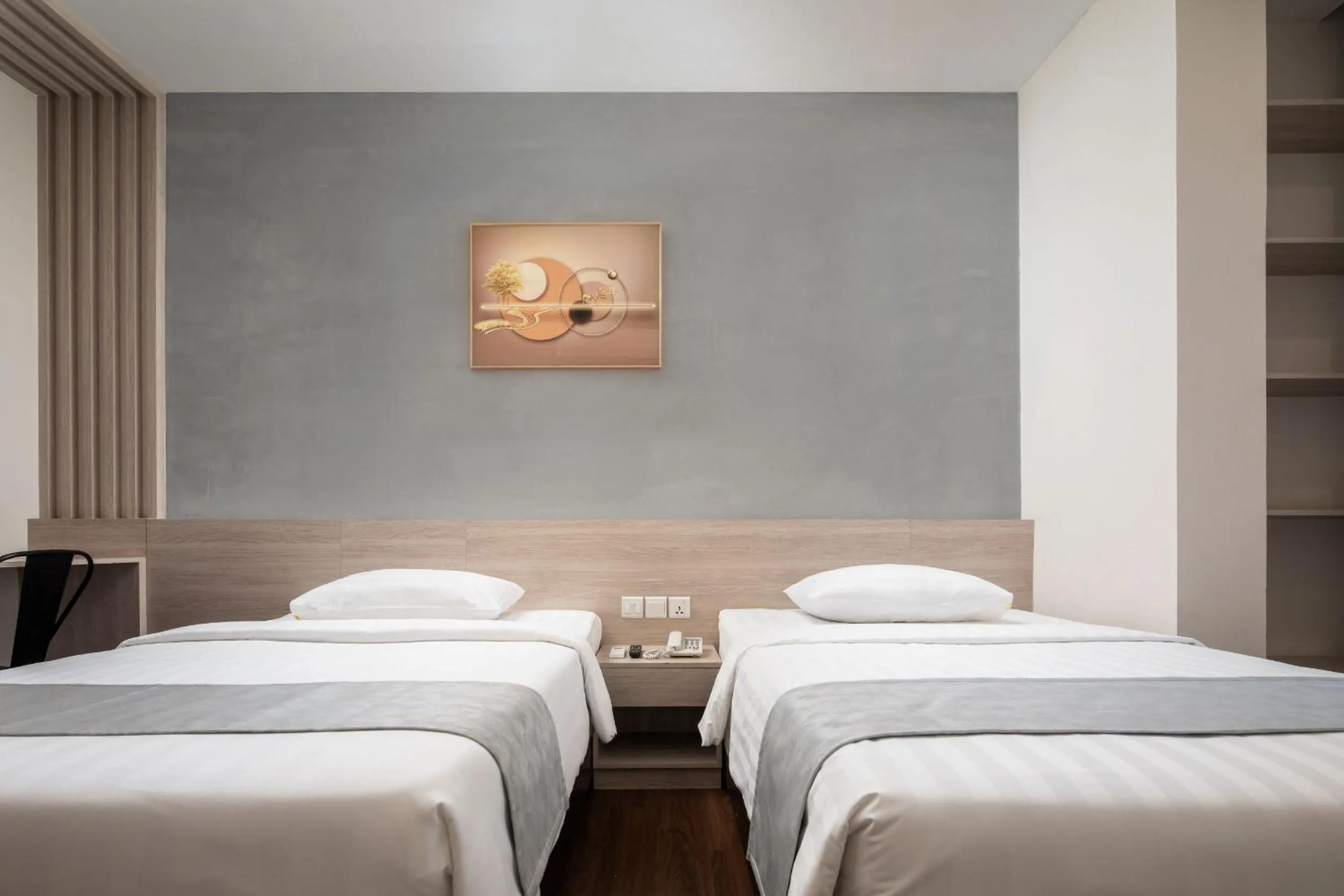 Bedroom, Bed in Joli Hotel