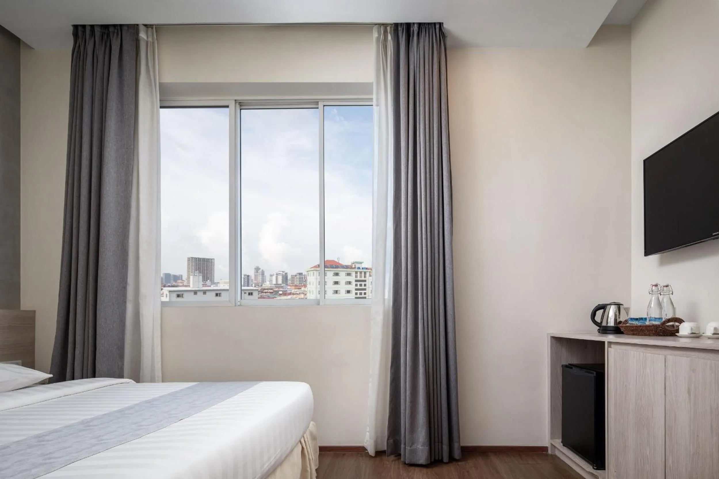 Bedroom, Bed in Joli Hotel