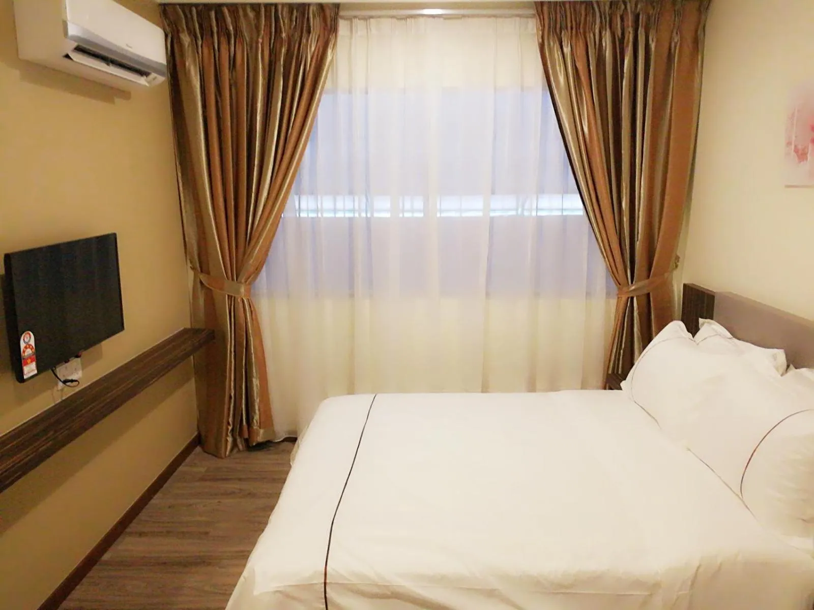 Bed in Angsoka Hotel