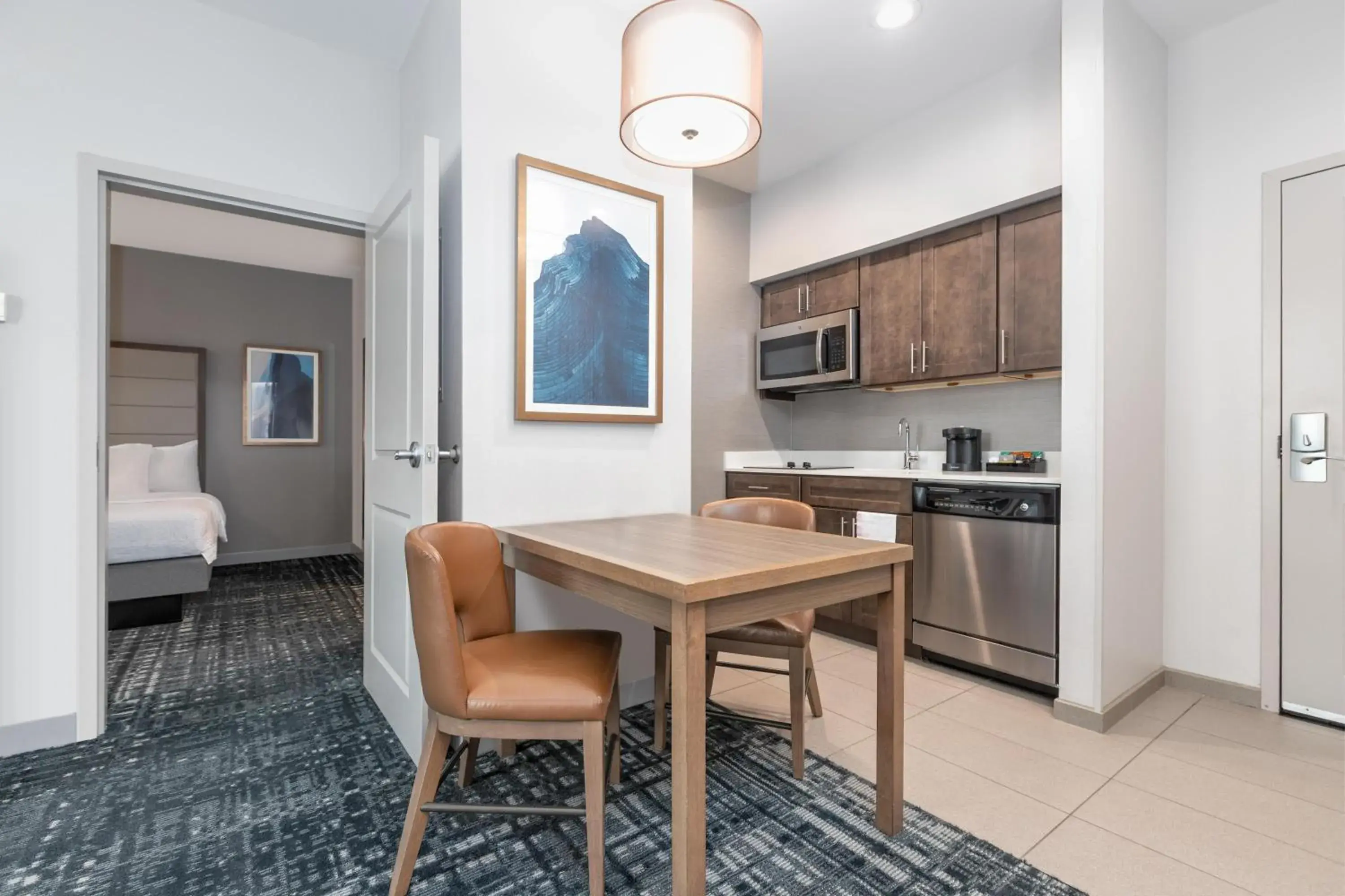 Kitchen or kitchenette, Bed in Homewood Suites By Hilton Houston Memorial Kitchen or kitchenette, Bed in Homewood Suites By Hilton Houston Memorial