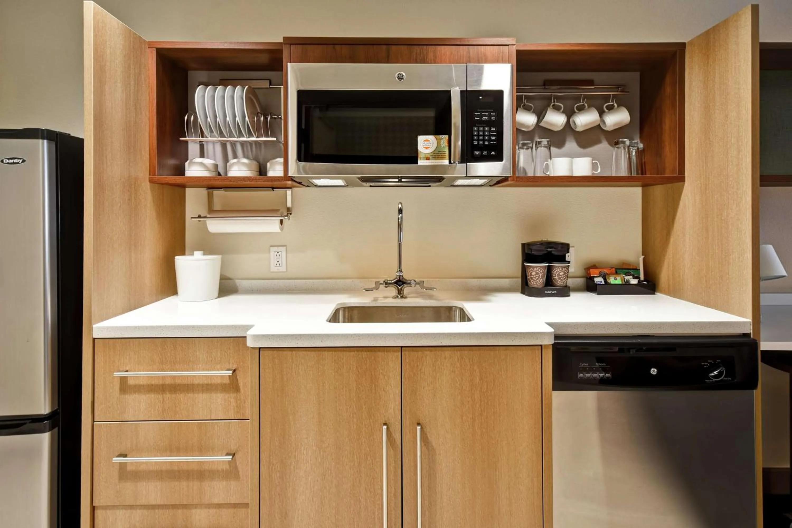 Kitchen or kitchenette in Home2 Suites Mechanicsburg