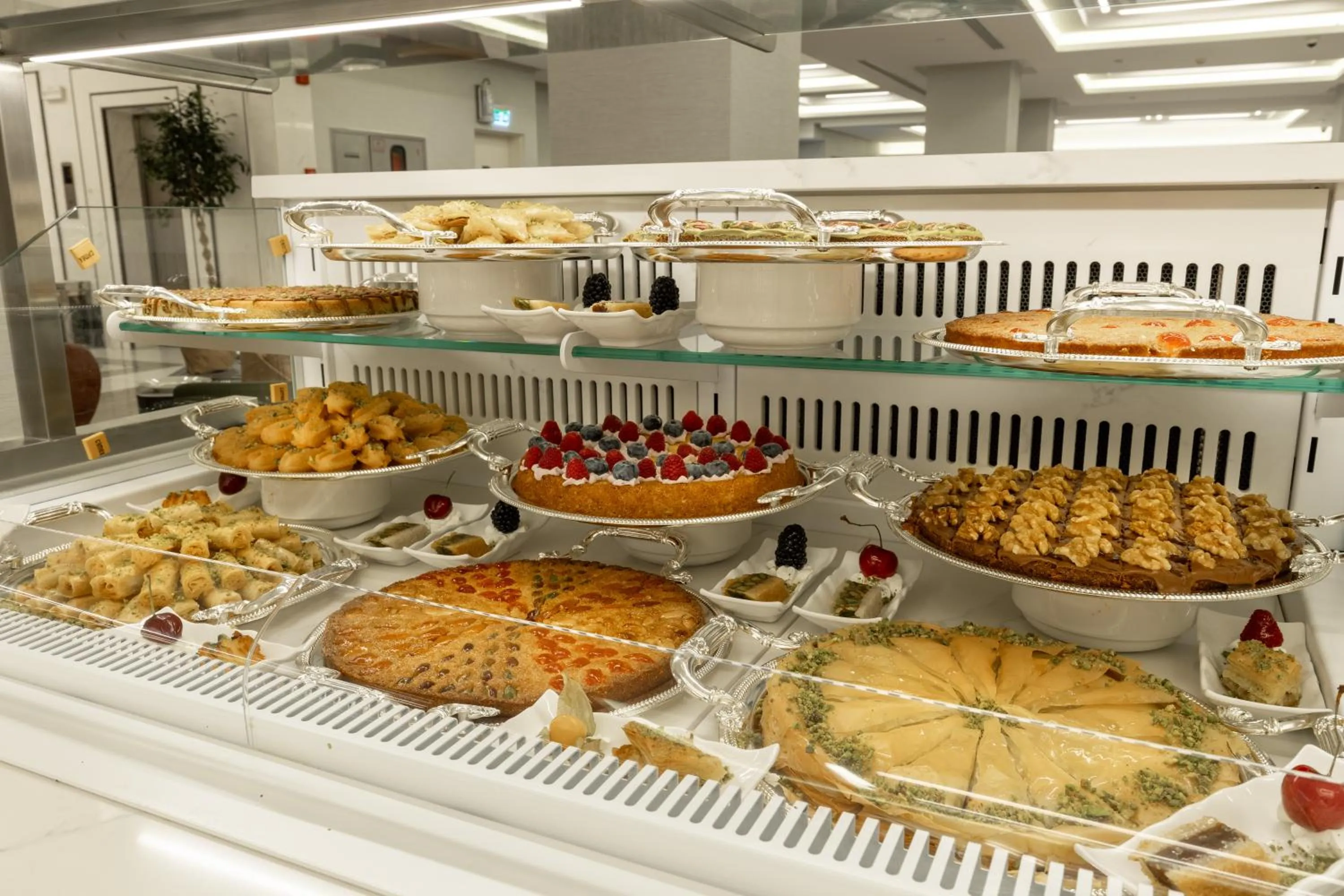 Restaurant/places to eat in MADEN Al Rawda مادن الروضة