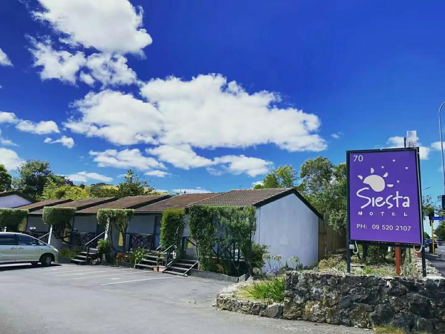 Property building in Siesta Motel