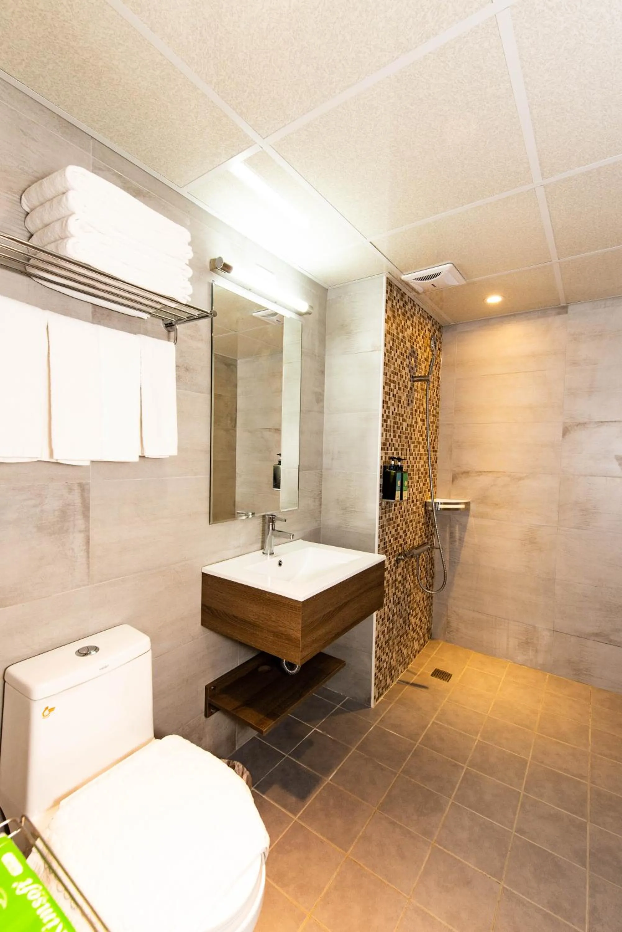 Toilet in Traveller Inn - Mido Hotel