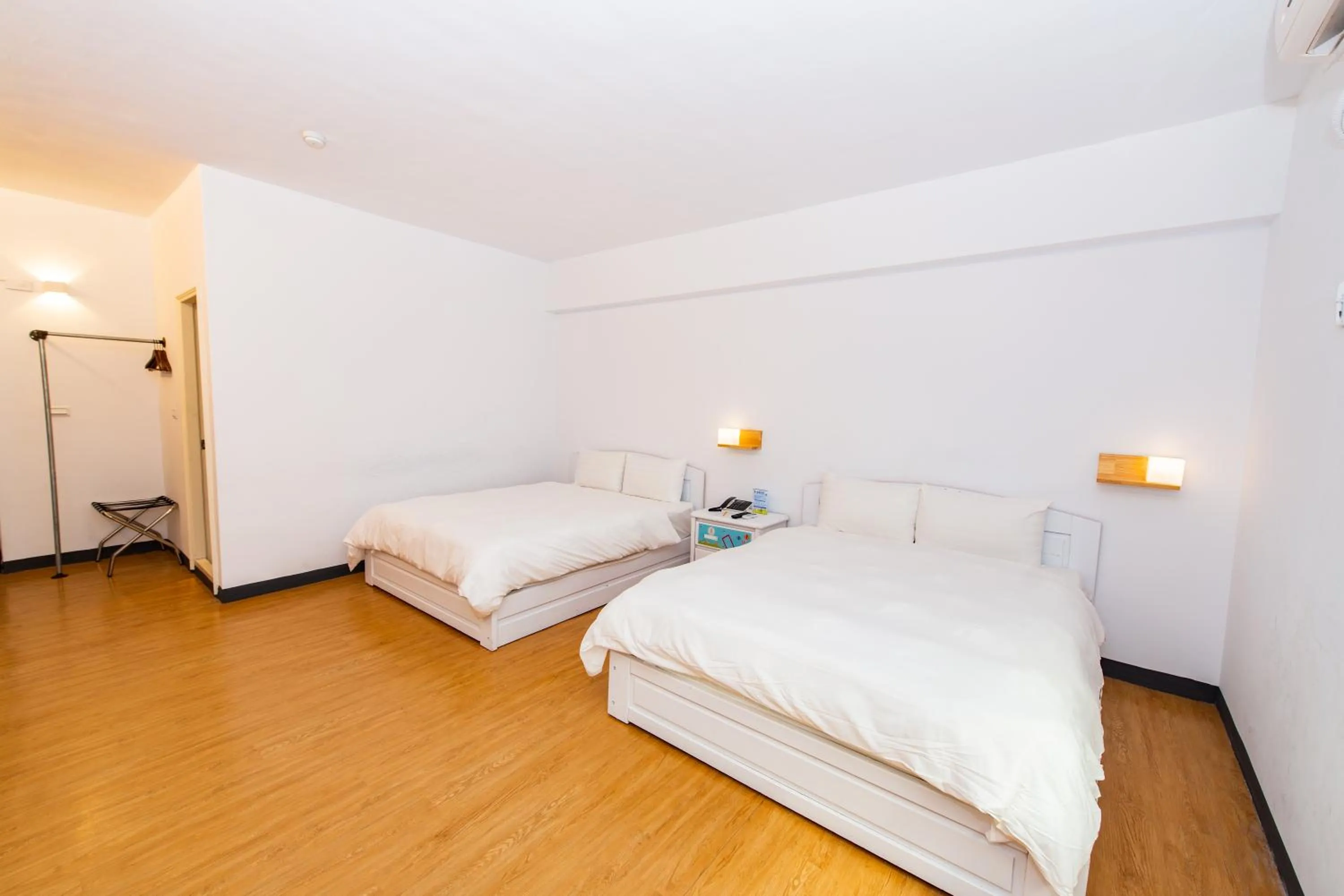 Photo of the whole room, Bed in Traveller Inn - Mido Hotel