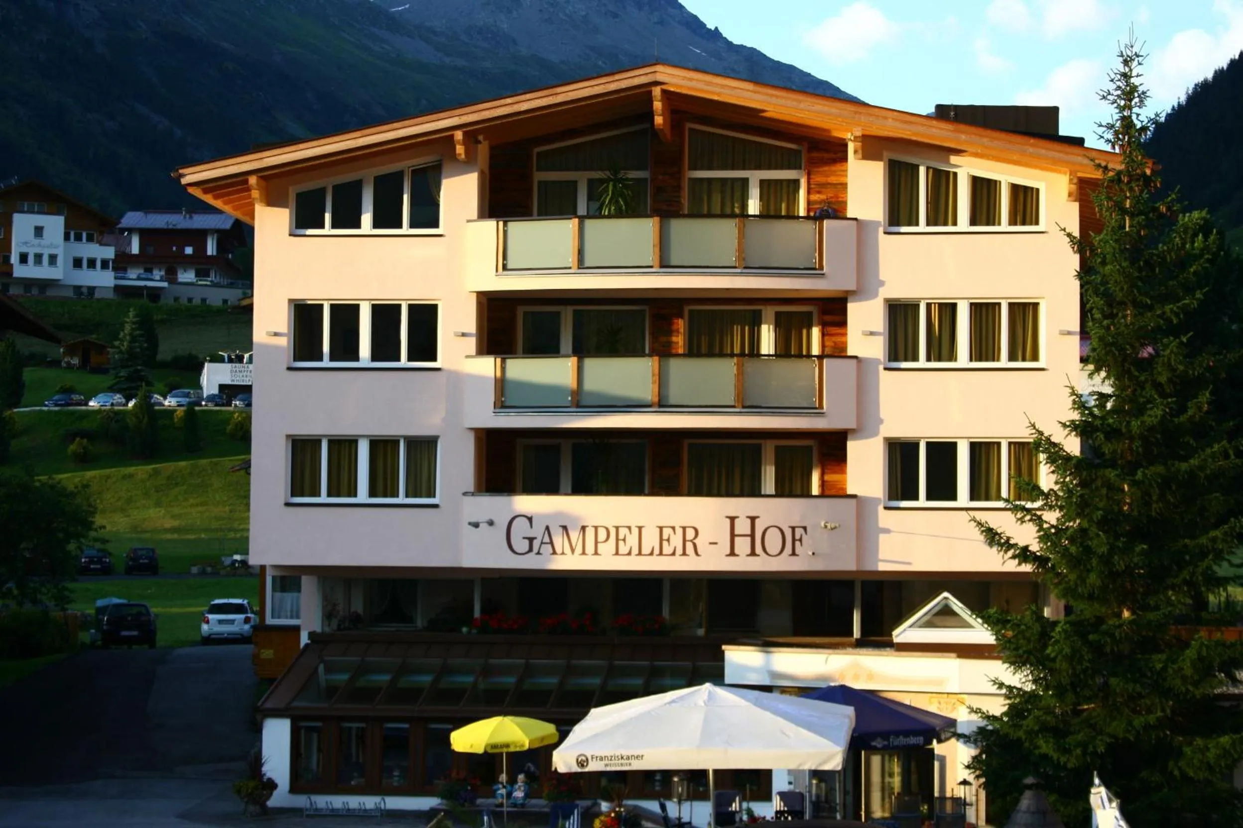 Property building in Gampeler Hof
