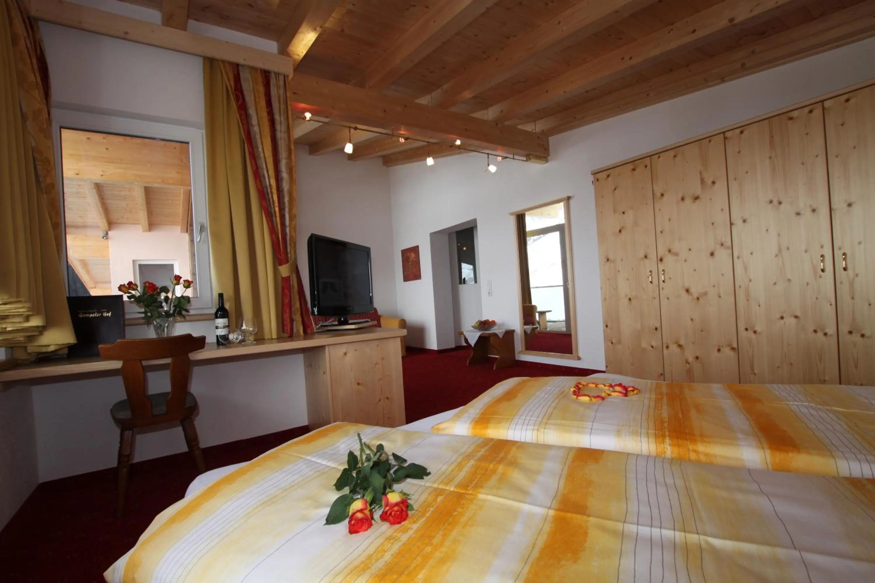 Photo of the whole room, Bed in Gampeler Hof
