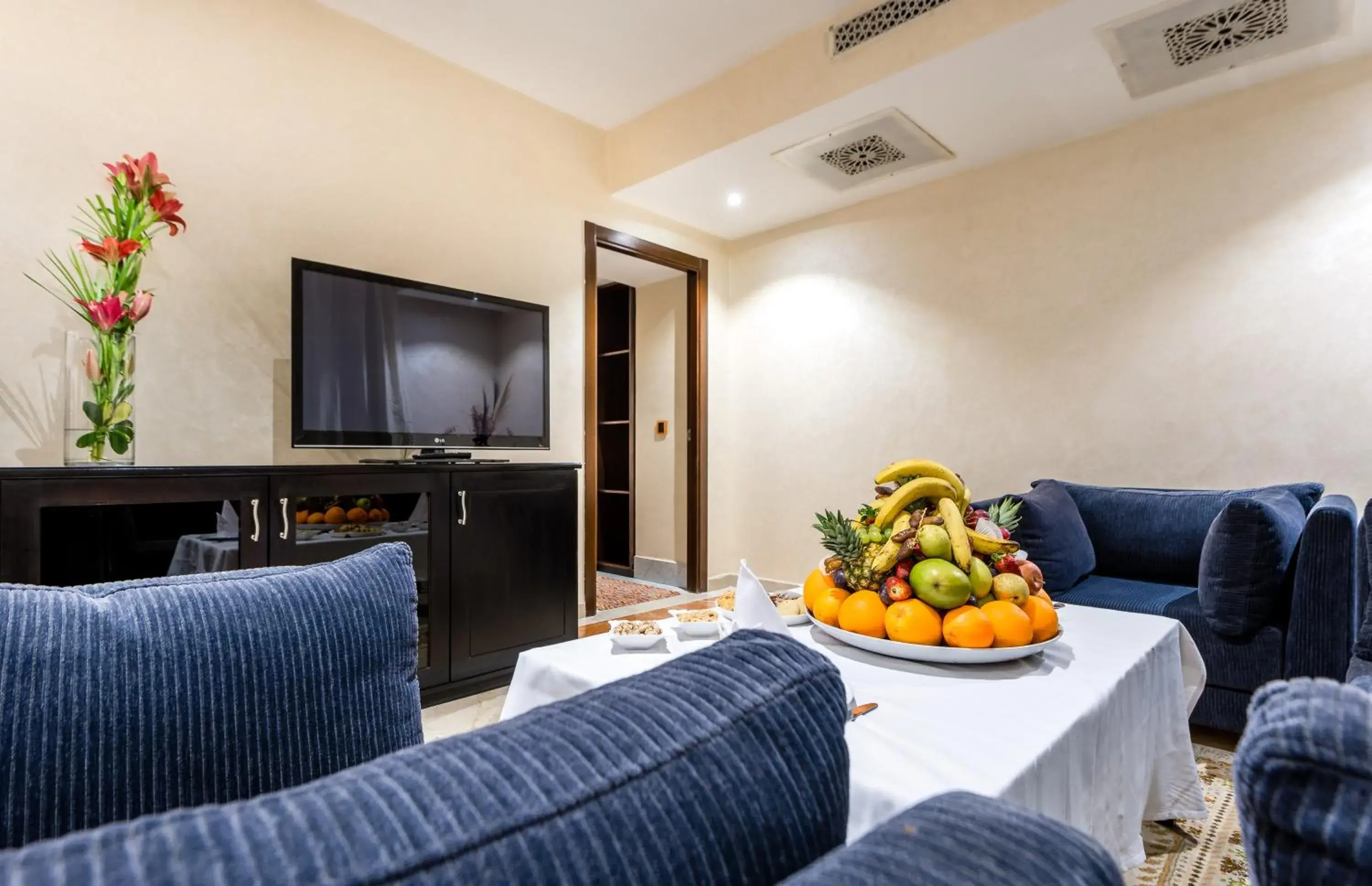 Living room, TV/Entertainment Center in Sahara Hotel Agadir - Adults Only