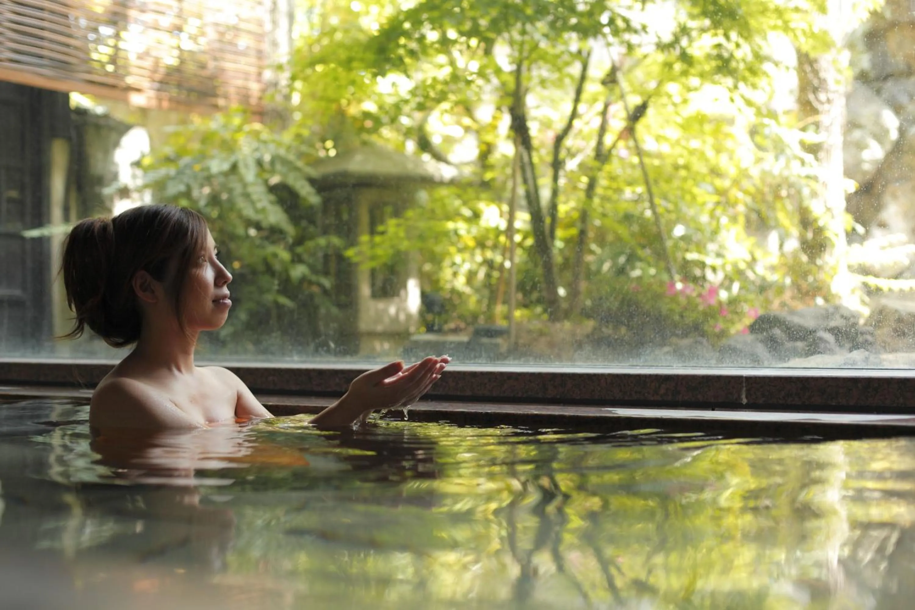 Hot Spring Bath in Onishiya Suishoen
