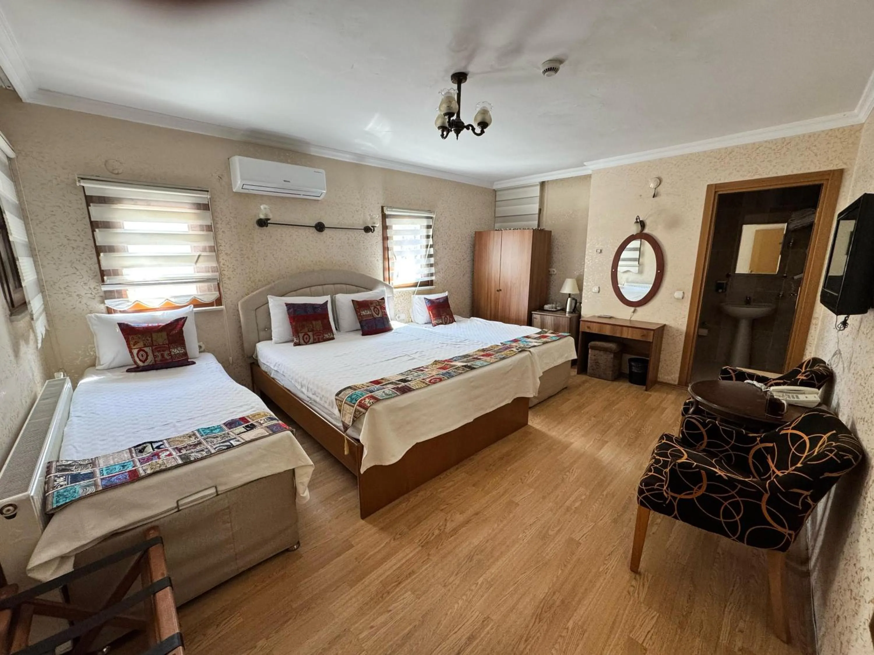 Photo of the whole room, Bed in Hotel Ipekyolu