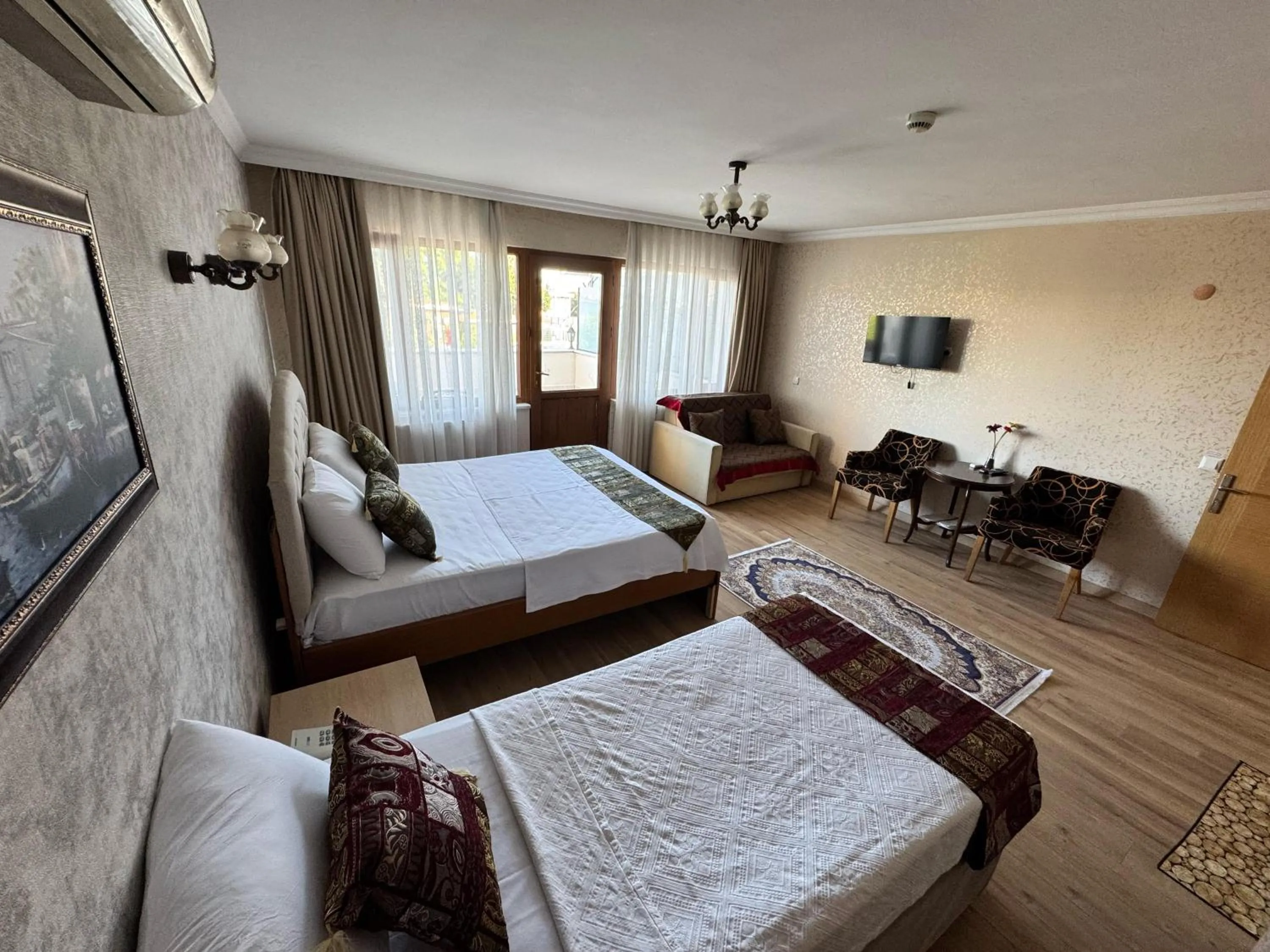 Photo of the whole room, Bed in Hotel Ipekyolu