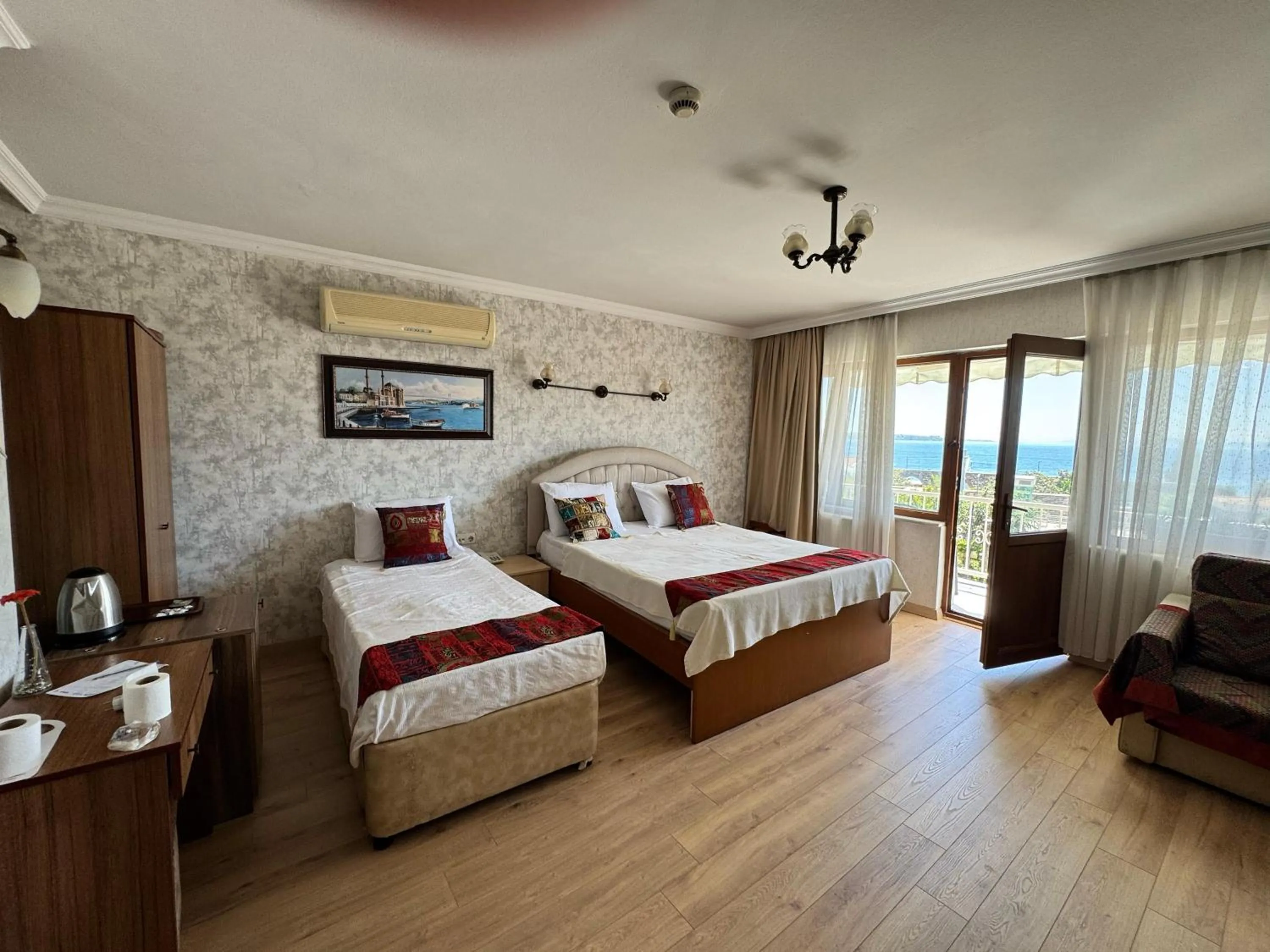 Photo of the whole room, Bed in Hotel Ipekyolu