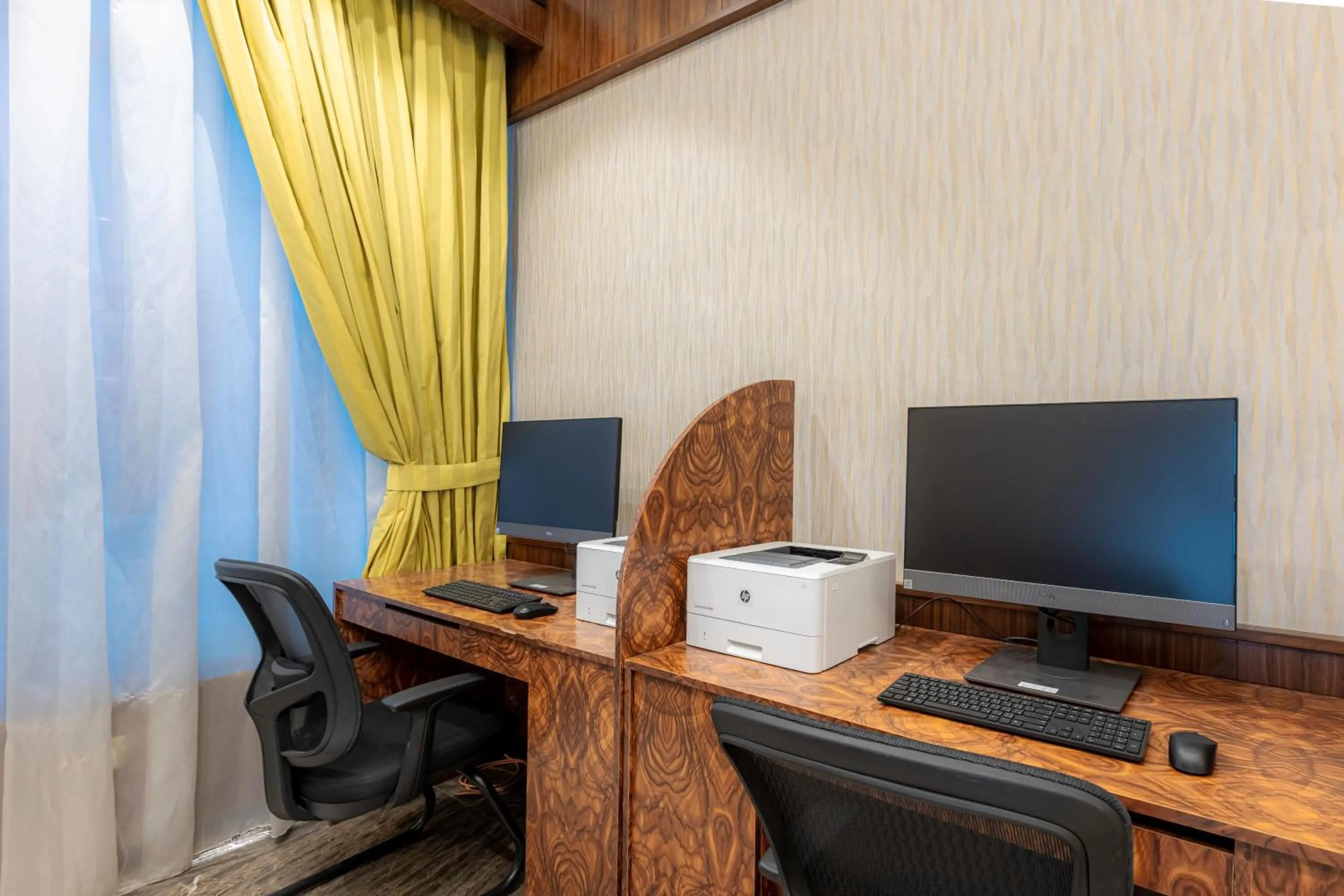 Business facilities in MADEN Hotel