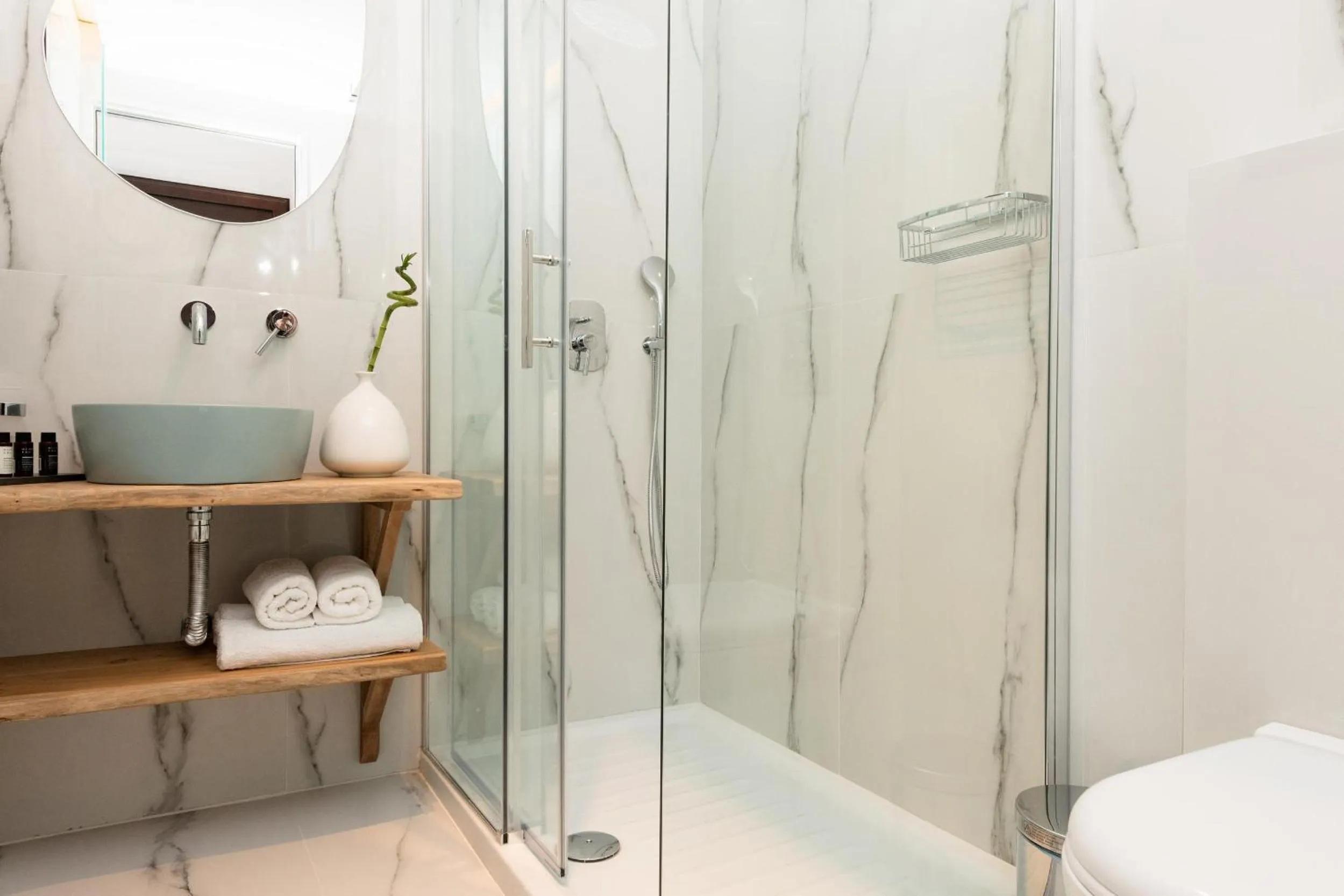 Shower in Hotel Villa Natassa