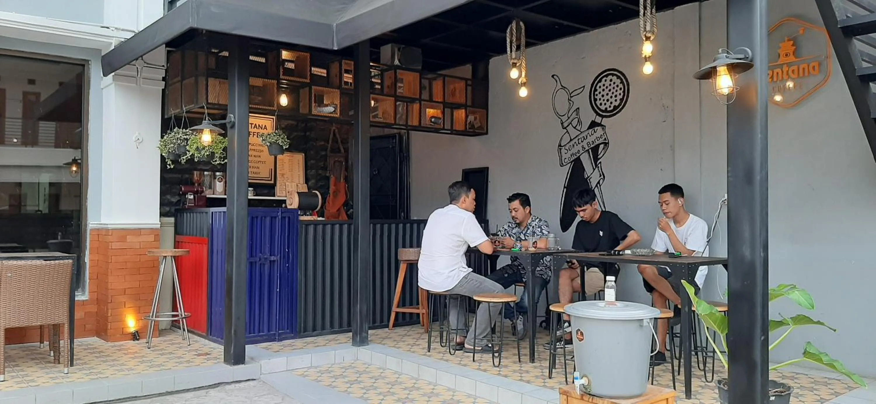 Restaurant/places to eat in Griya Sentana Hotel