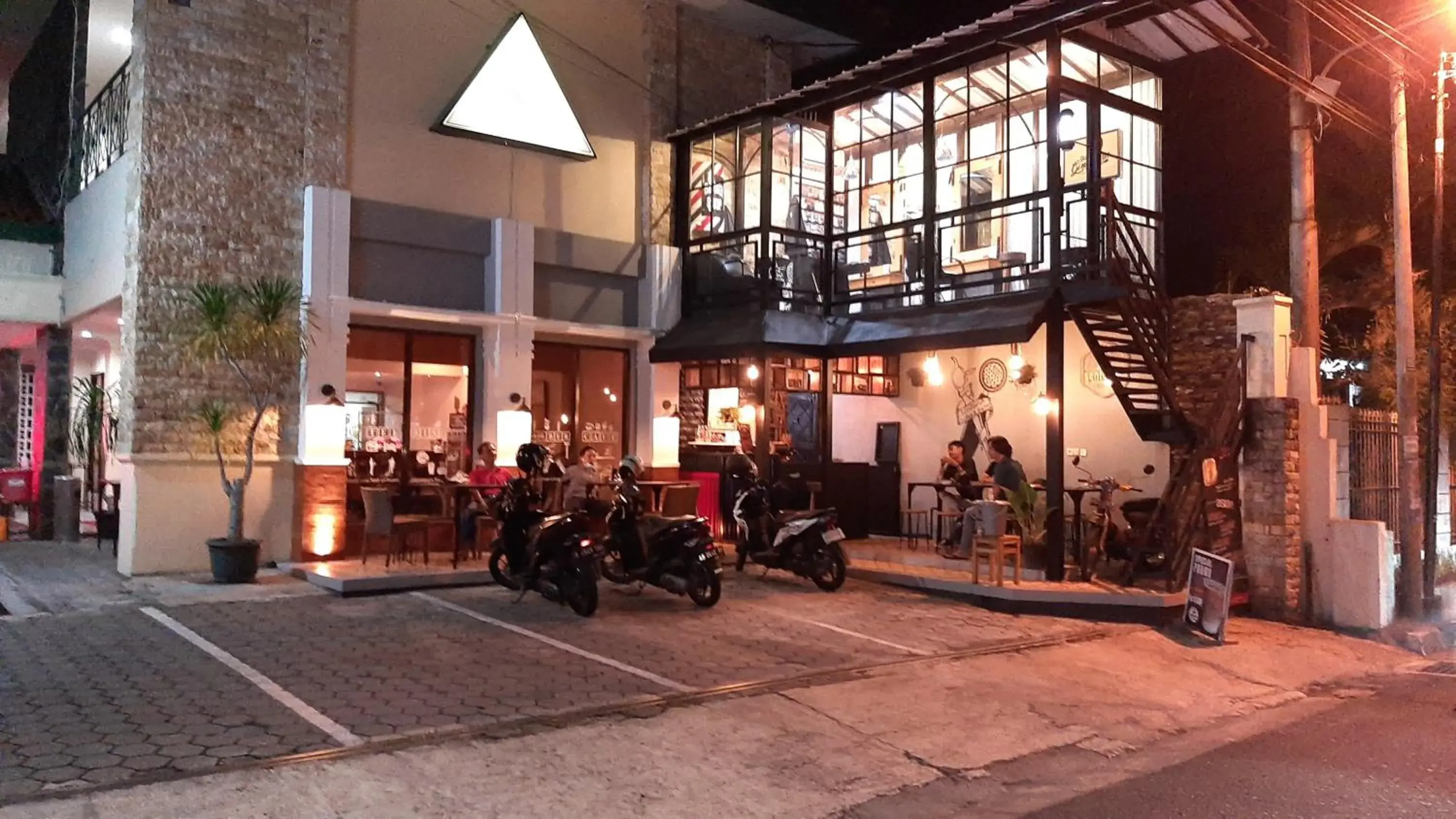 Restaurant/places to eat in Griya Sentana Hotel Restaurant/places to eat in Griya Sentana Hotel