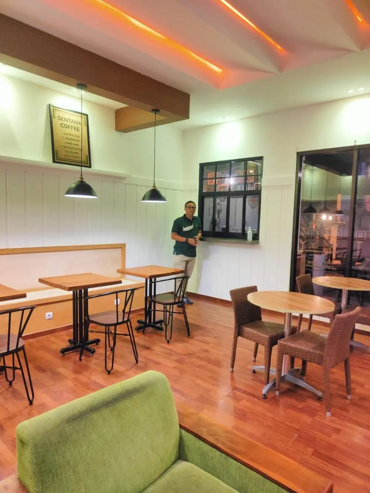 Restaurant/places to eat in Griya Sentana Hotel Restaurant/places to eat in Griya Sentana Hotel