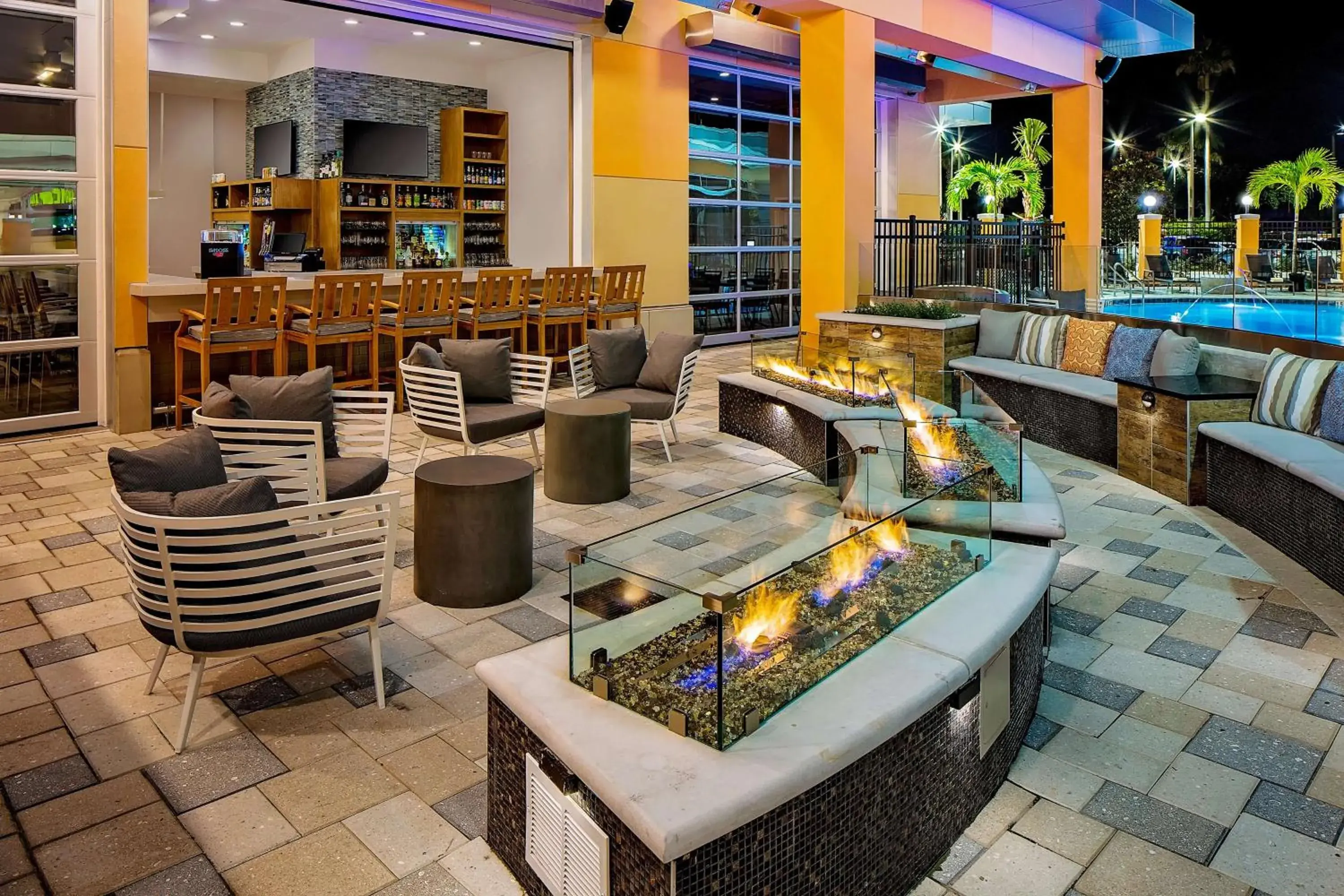 Lounge or bar in Hyatt House across from Universal Orlando Resort Lounge or bar in Hyatt House across from Universal Orlando Resort