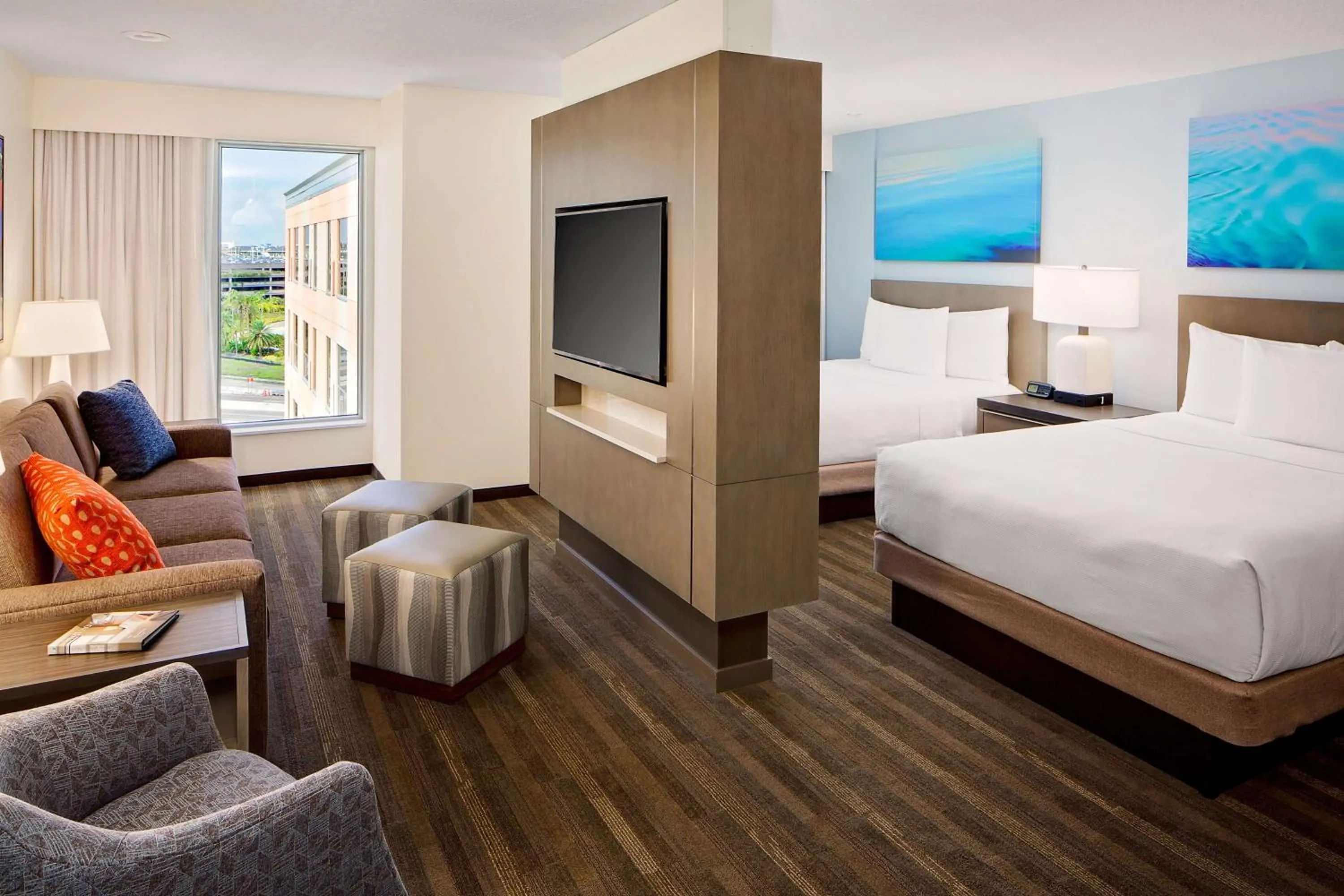 Photo of the whole room, Bed in Hyatt House across from Universal Orlando Resort