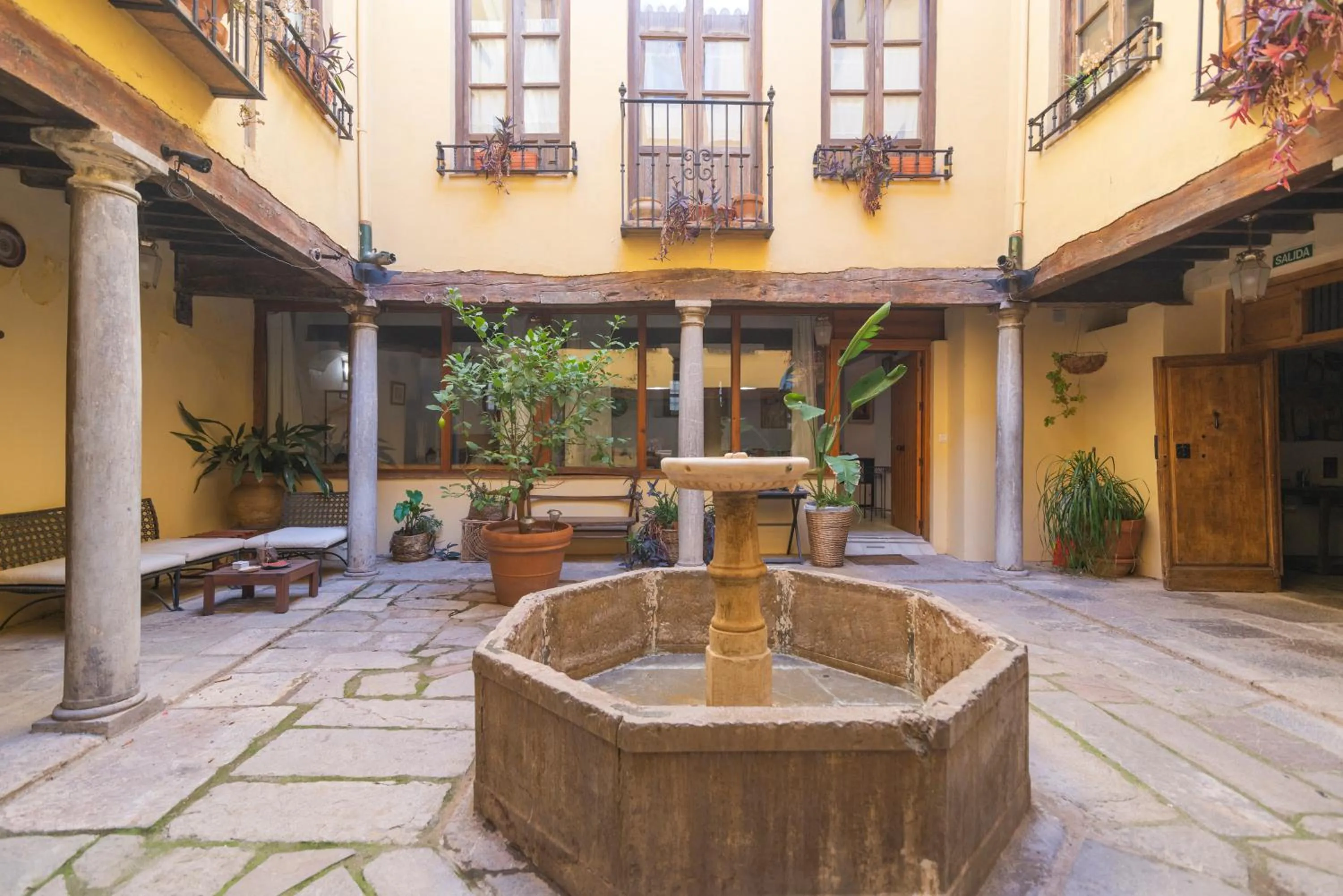 Alh Patio Apartamentos