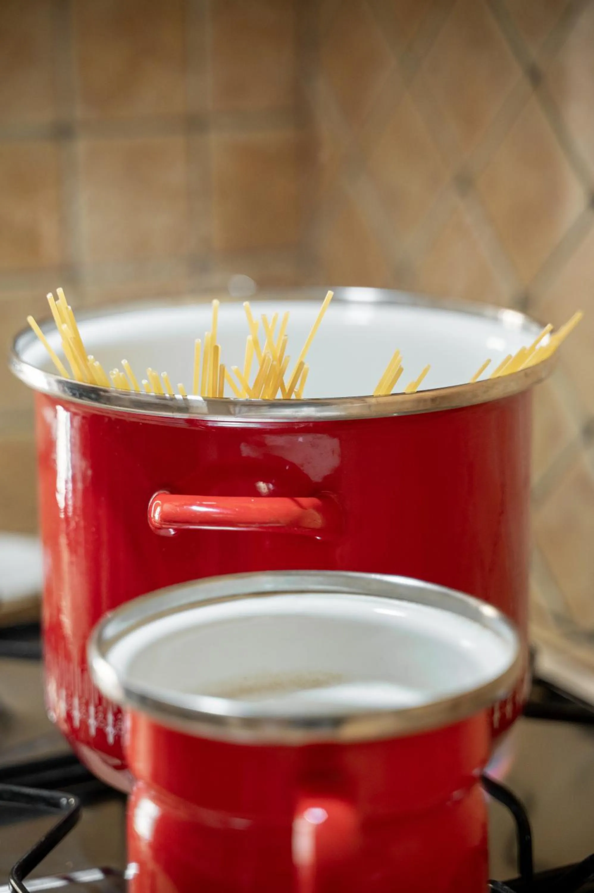 kitchen in Baita Naturas con piscina idromassaggio calda, privata e gratuita