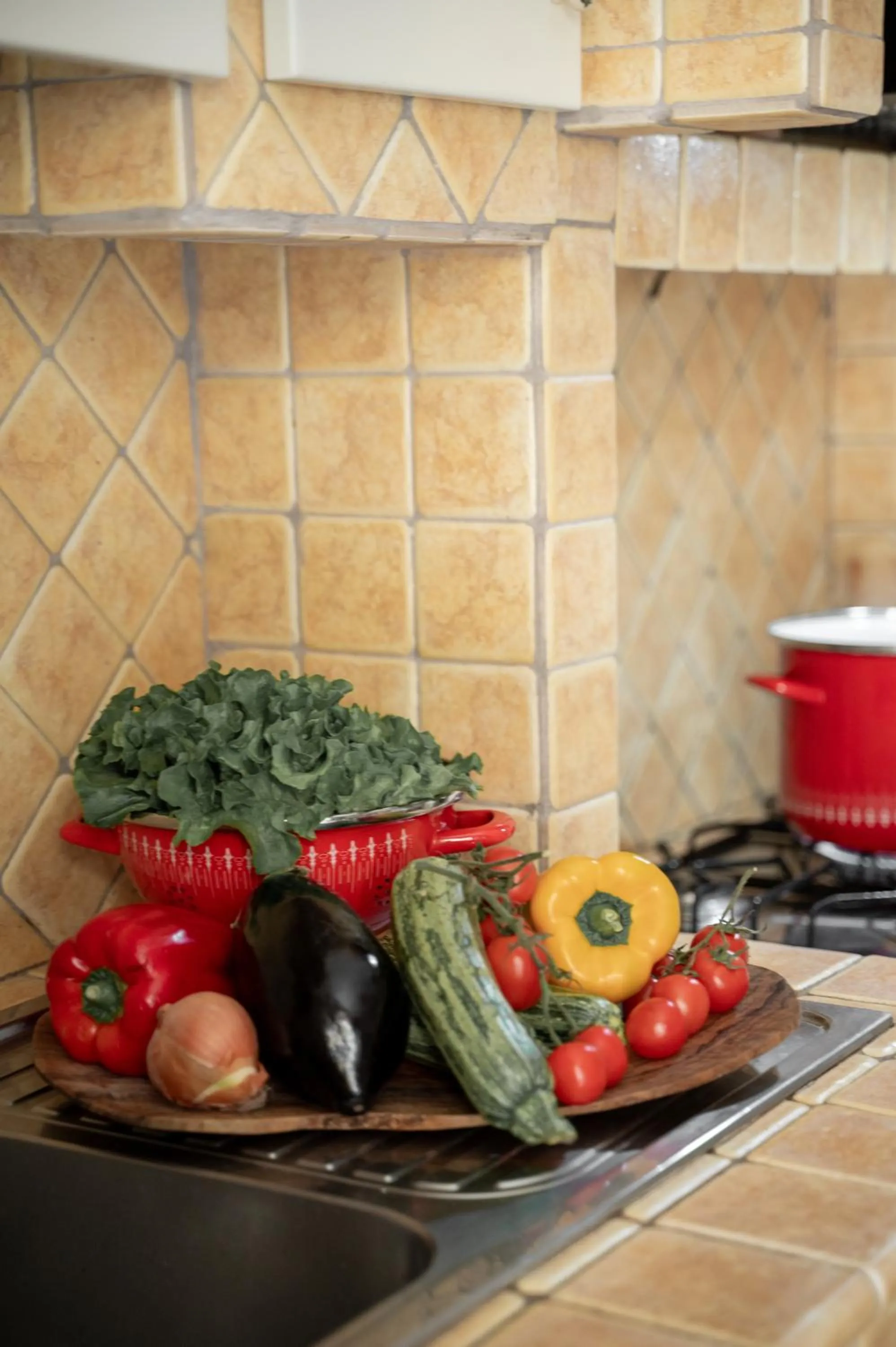 kitchen in Baita Naturas con piscina idromassaggio calda, privata e gratuita