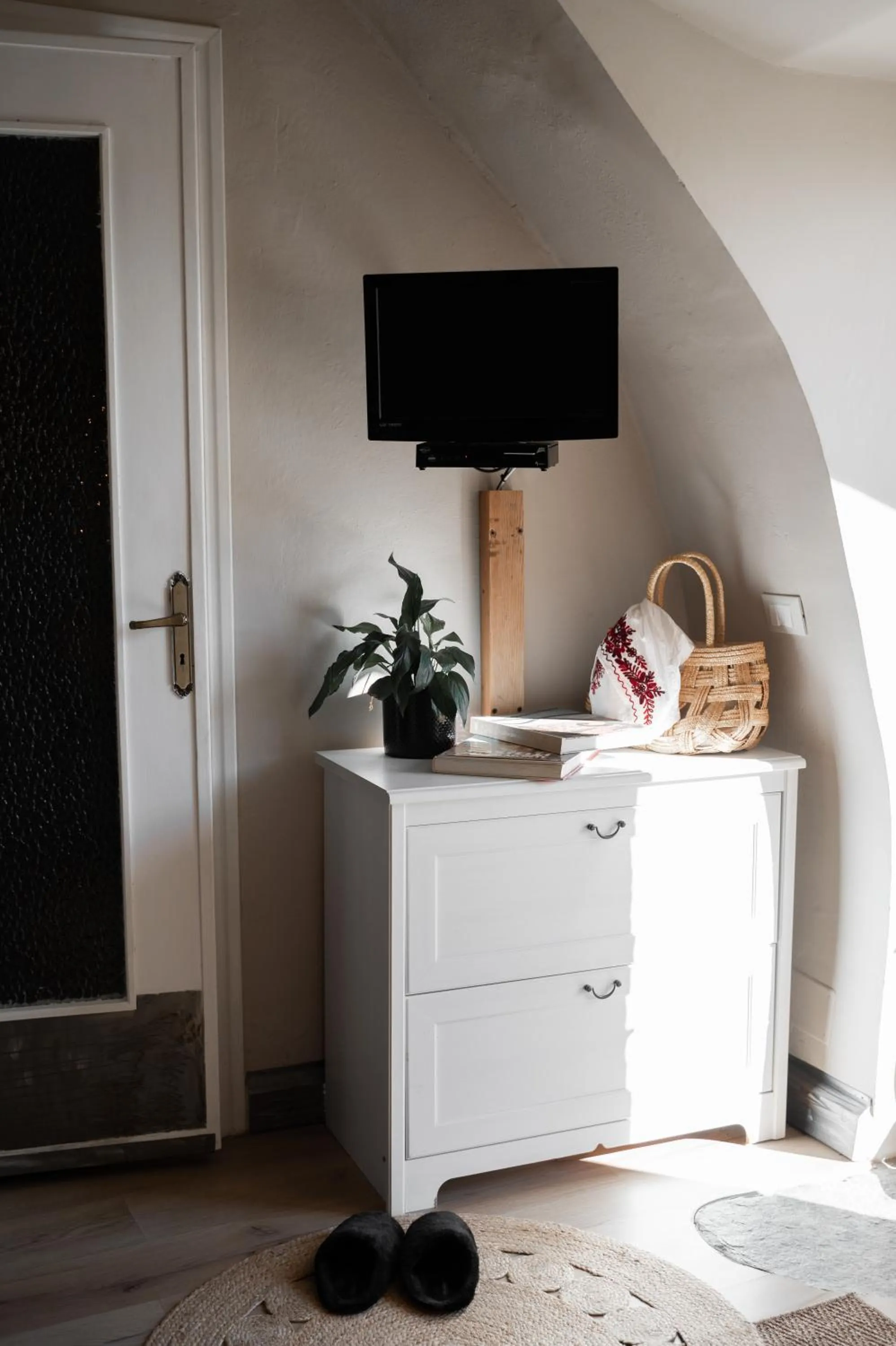 TV and multimedia in Baita Naturas con piscina idromassaggio calda, privata e gratuita