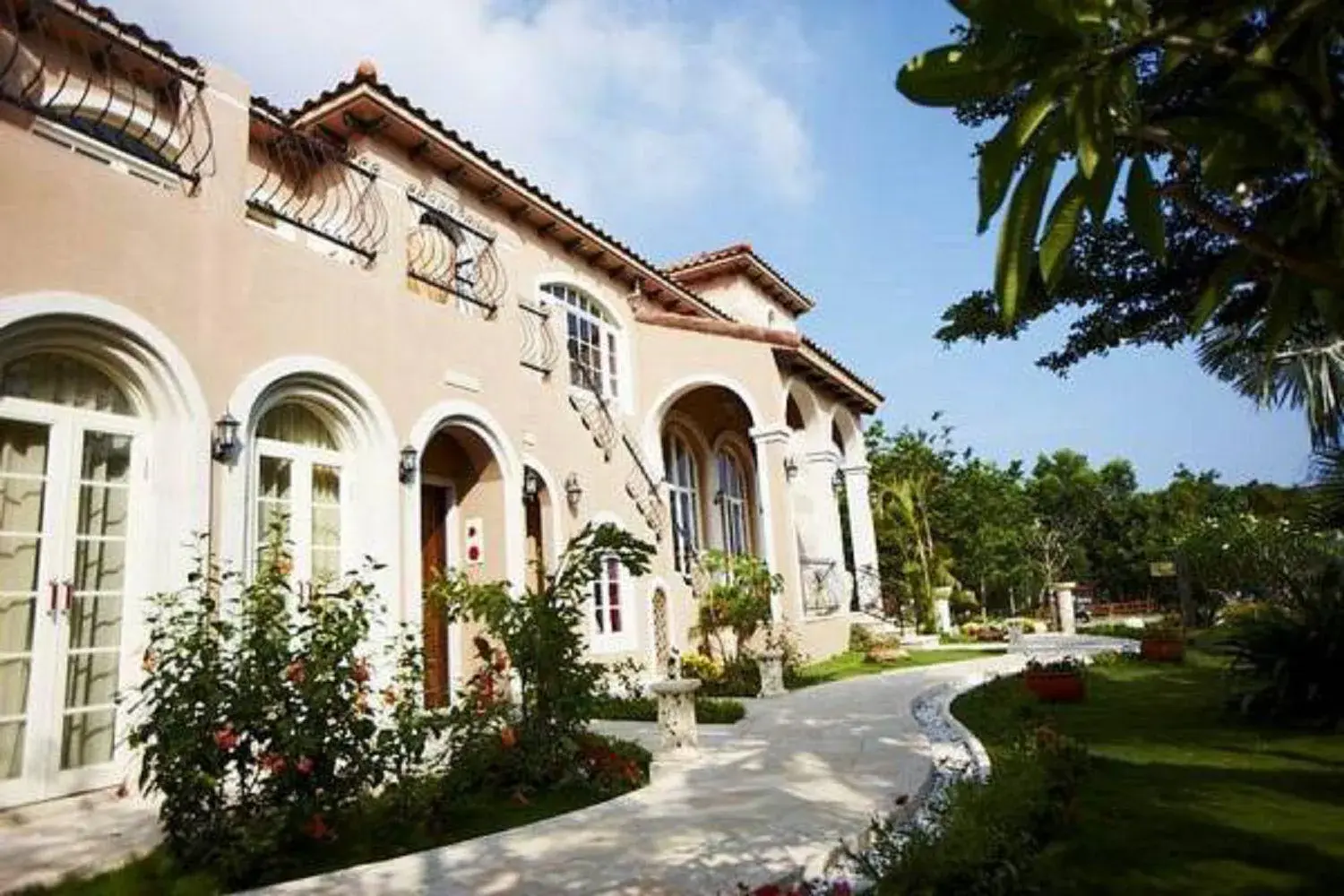 Facade/entrance in My Chateau Resort Facade/entrance in My Chateau Resort