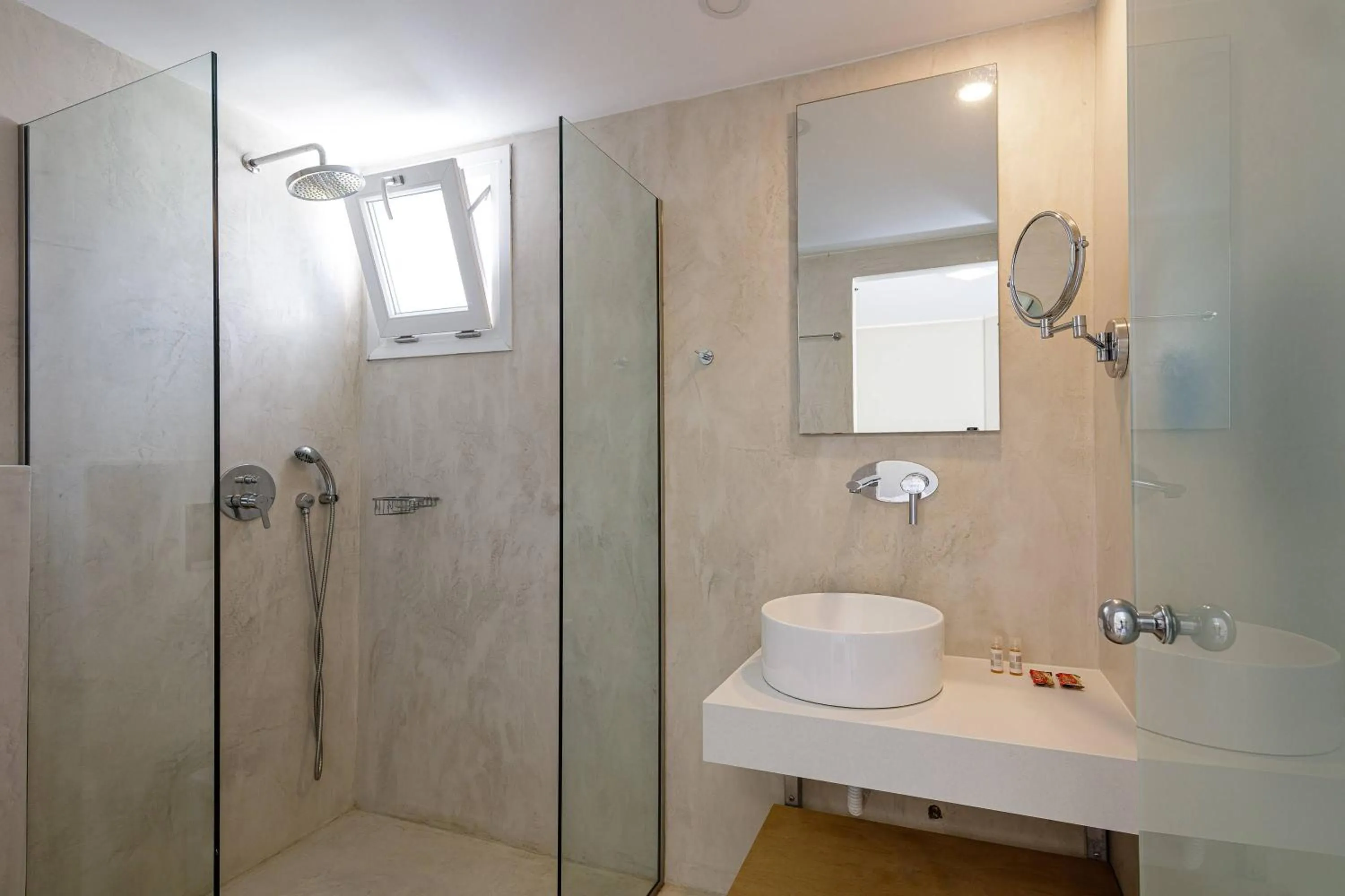 Shower in Theo Star Beach Hotel