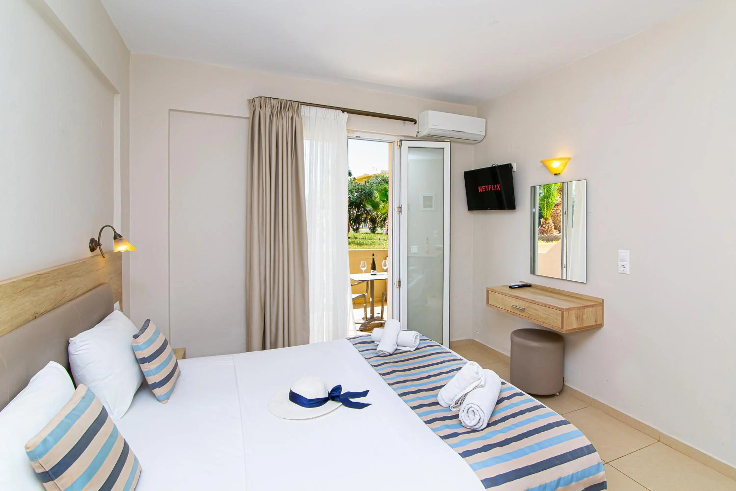 Bedroom, Bed in Theo Star Beach Hotel