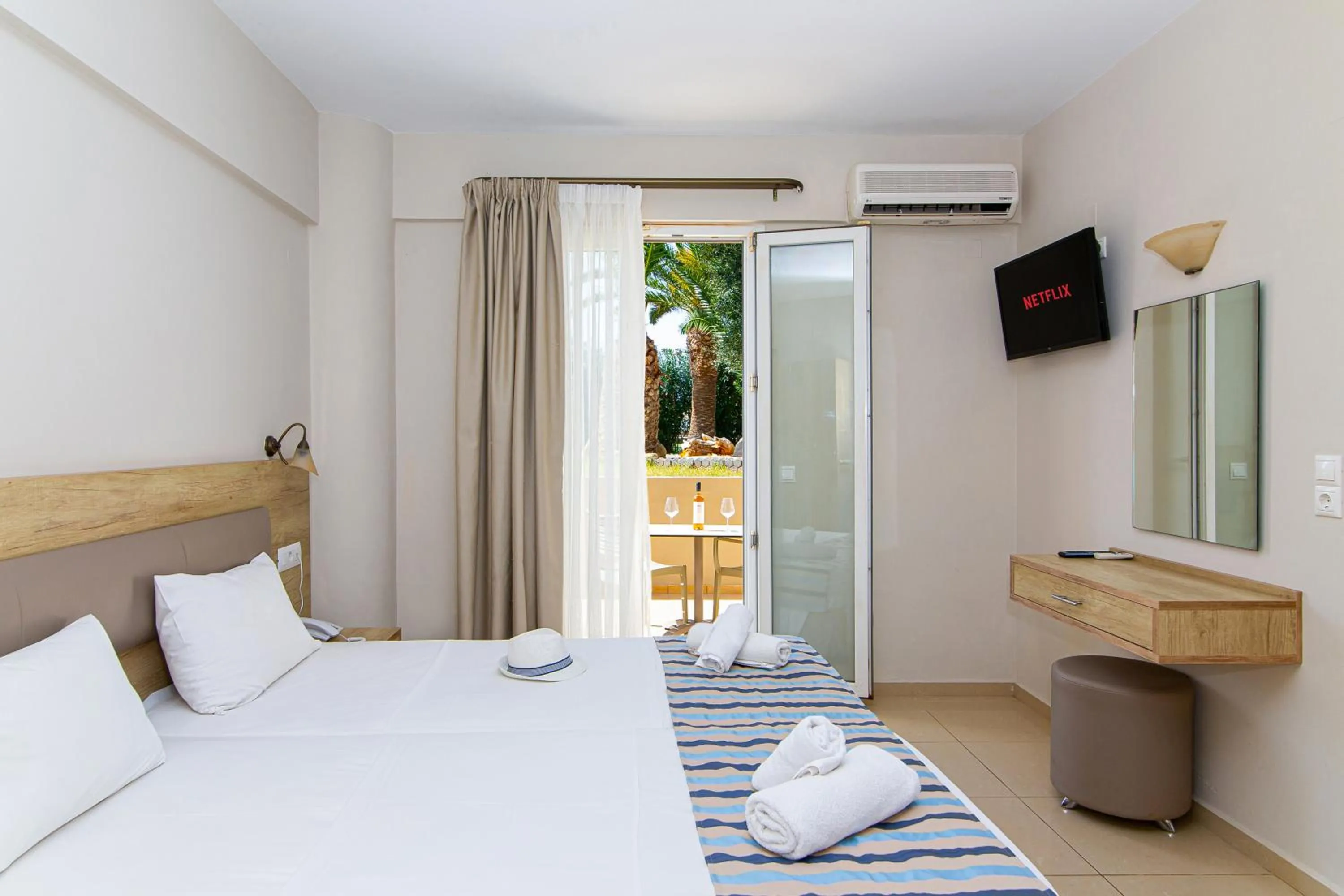 Bedroom, Bed in Theo Star Beach Hotel