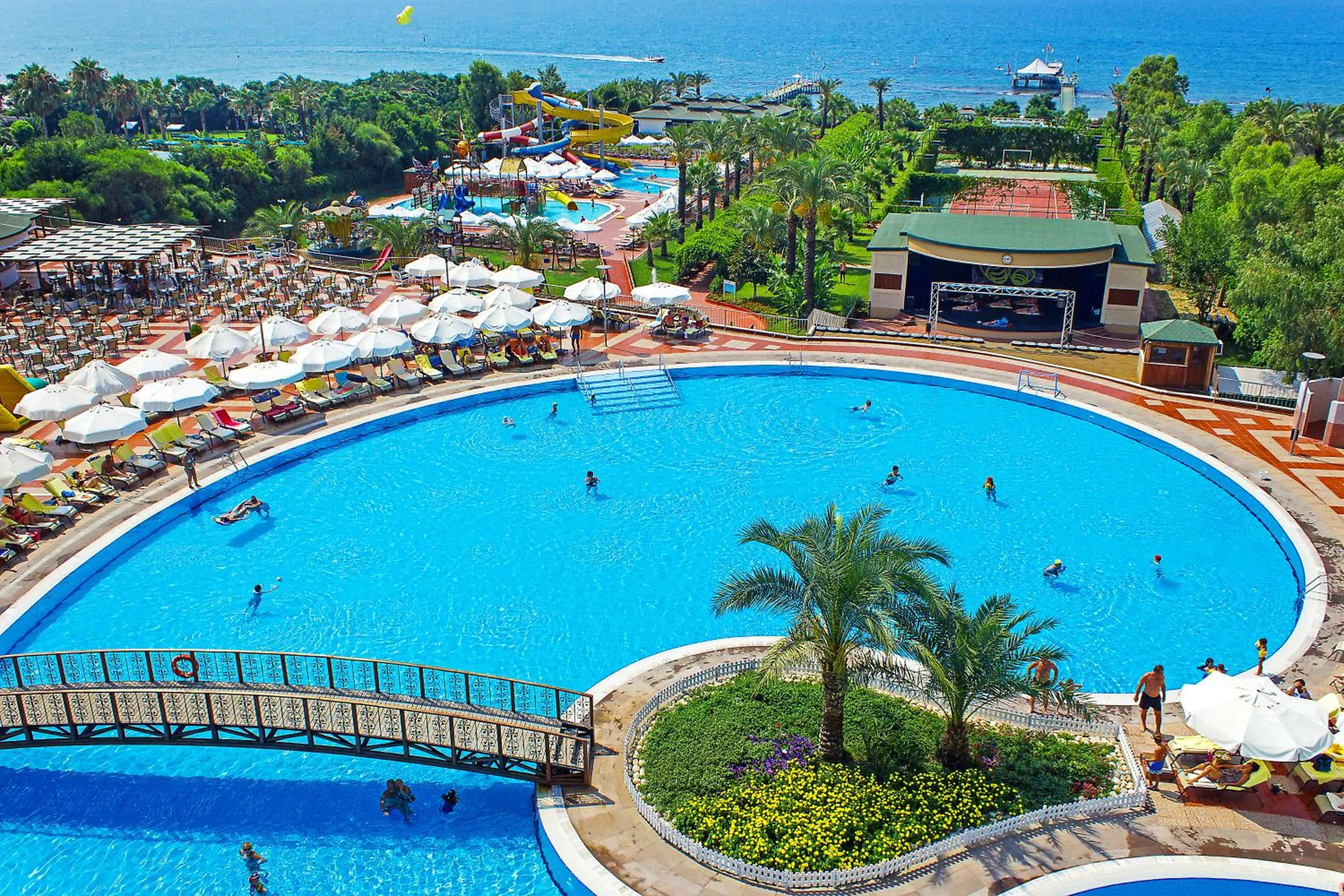Swimming pool in Hotel Turan Prince - All Inclusive