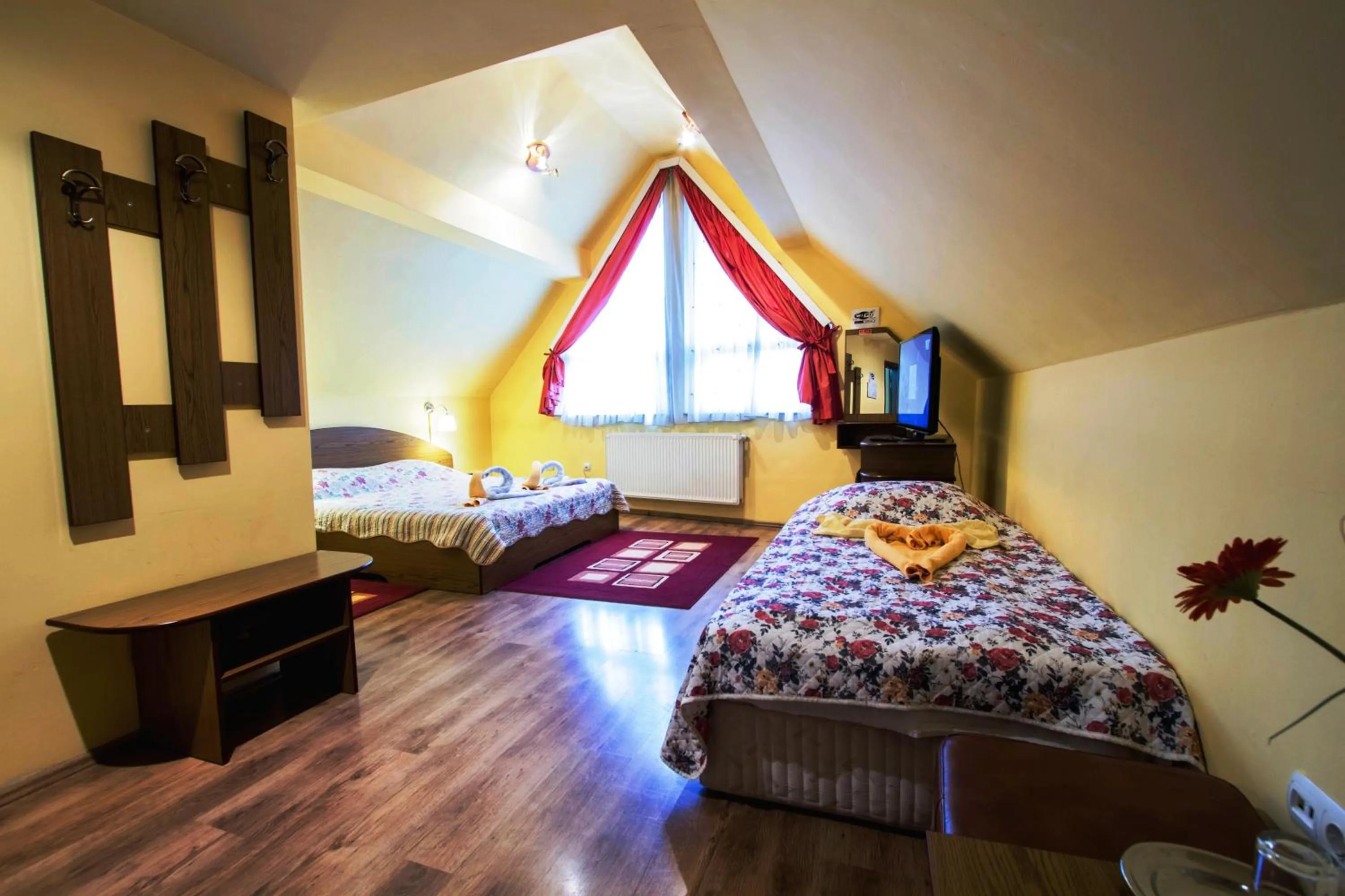 Photo of the whole room, Bed in Pension Casa Timar