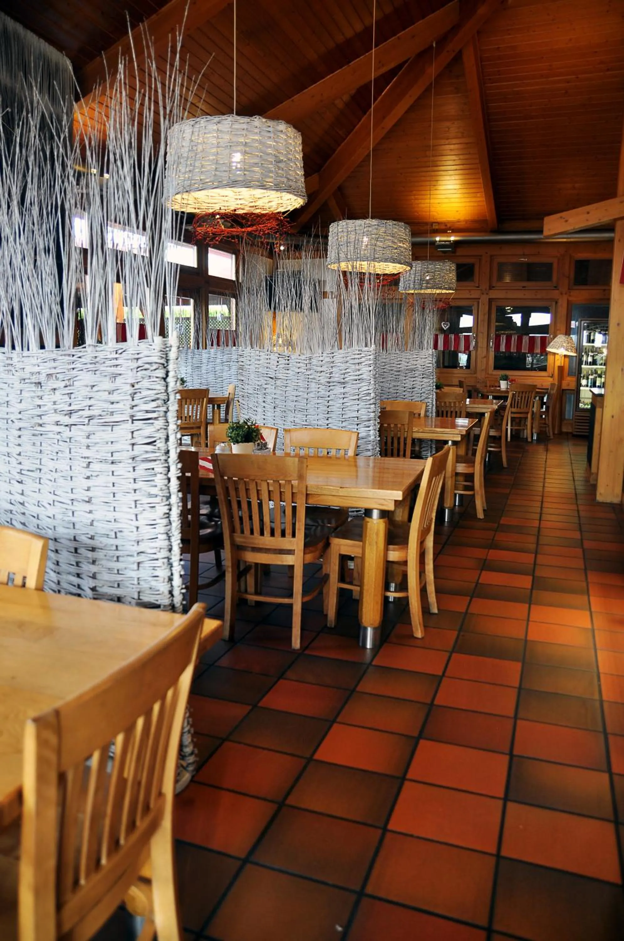 Restaurant/places to eat in Ahotel