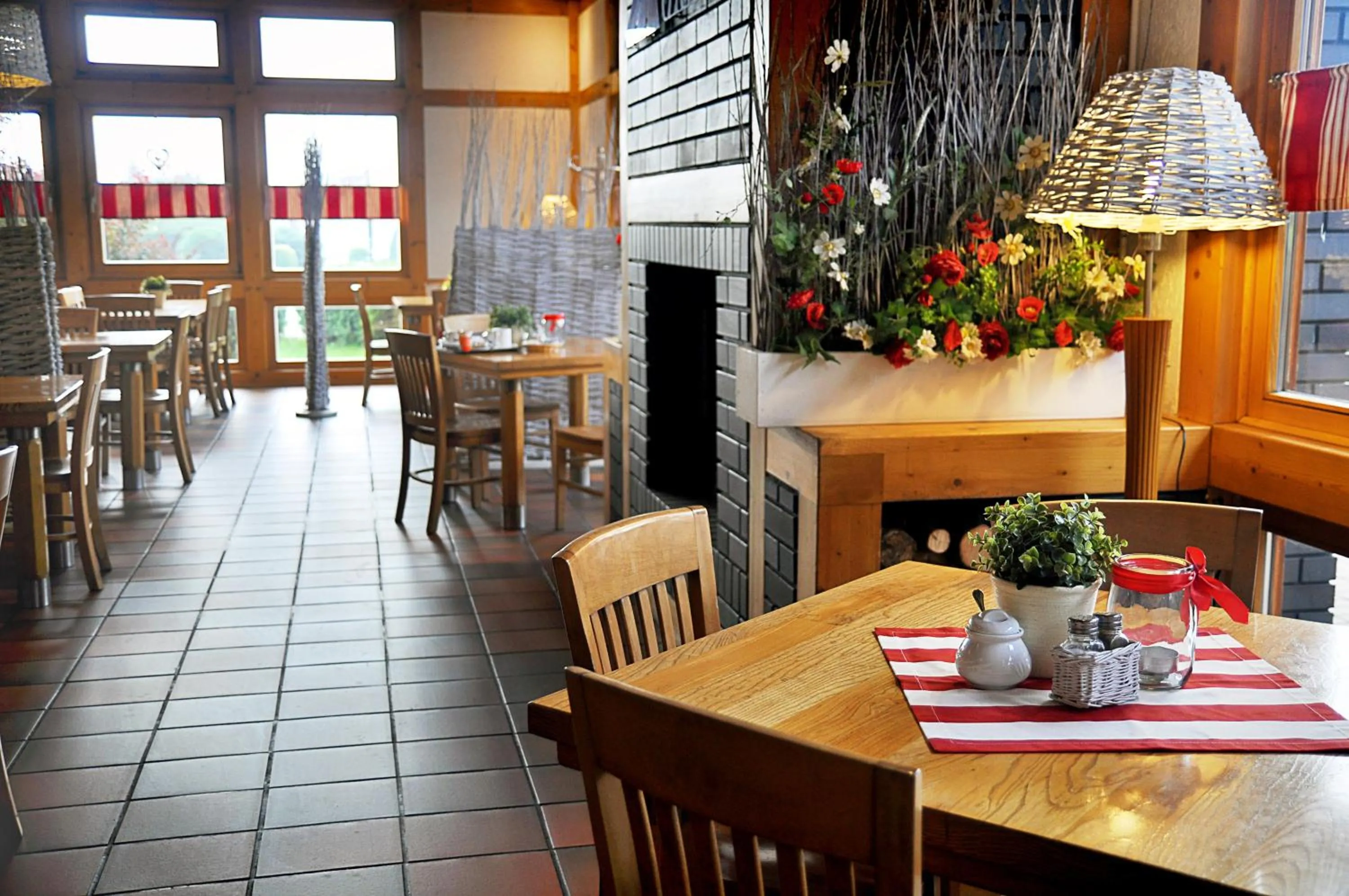 Restaurant/places to eat in Ahotel