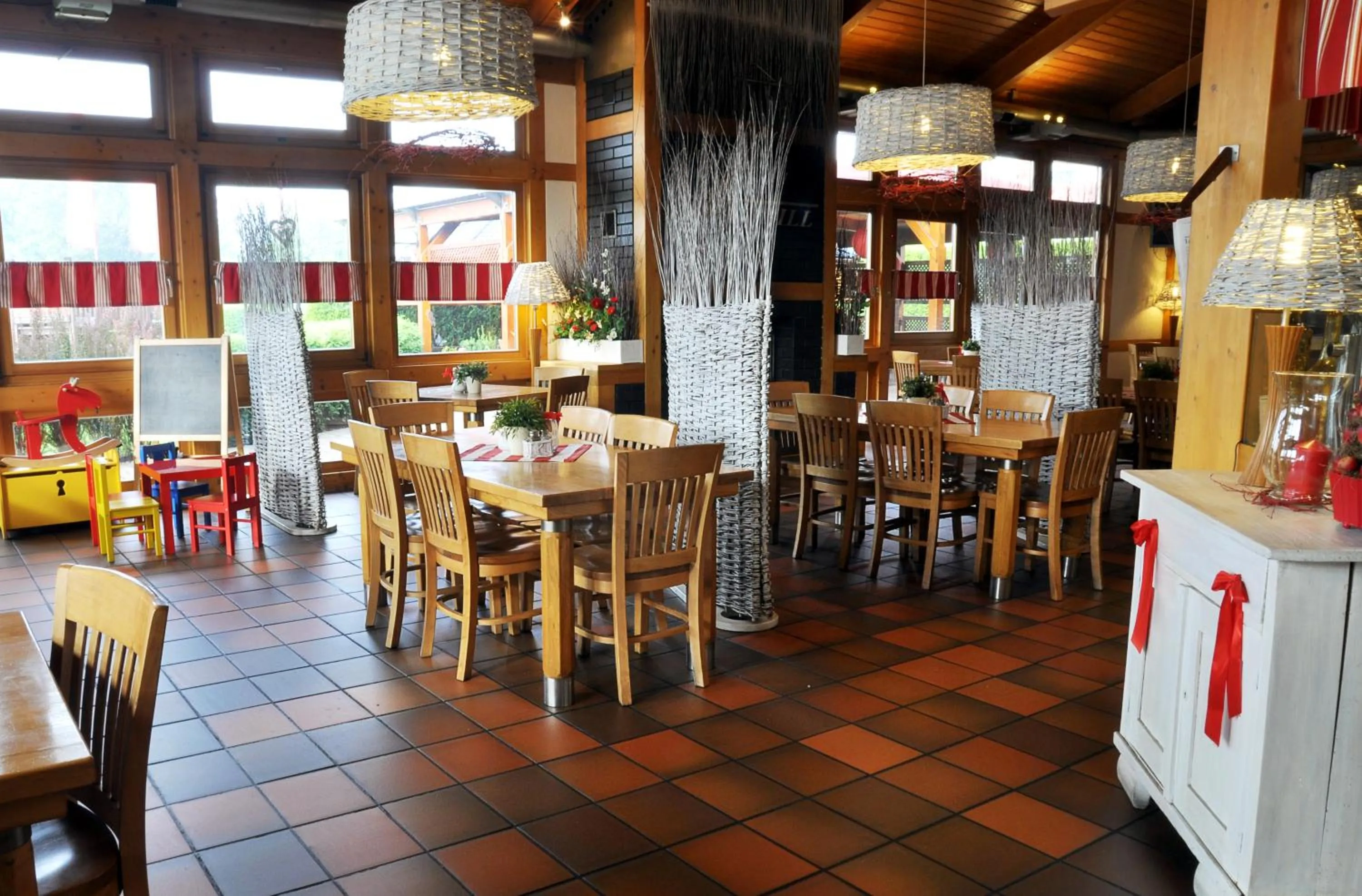 Restaurant/places to eat in Ahotel