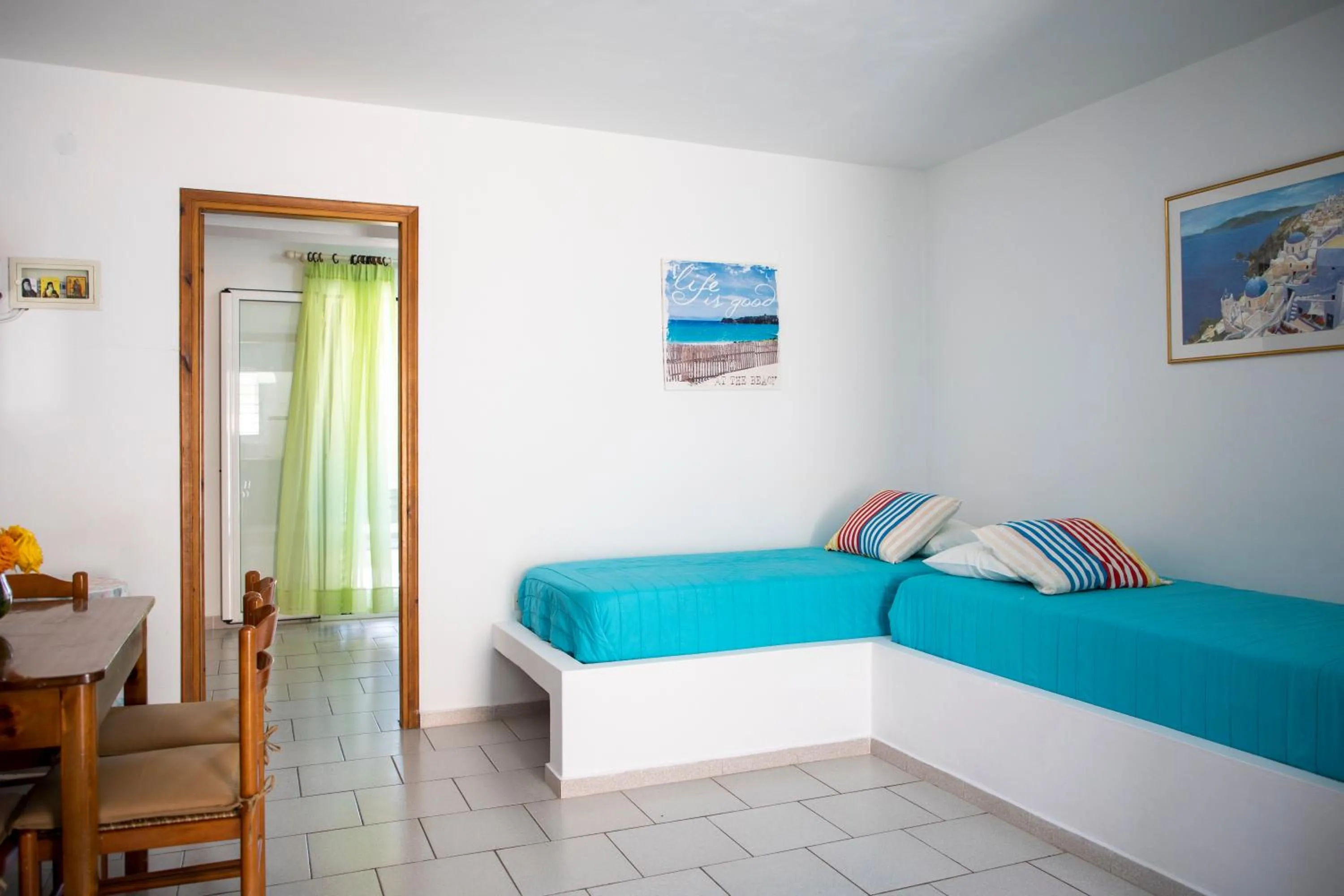 Photo of the whole room, Bed in Stefanie Studios