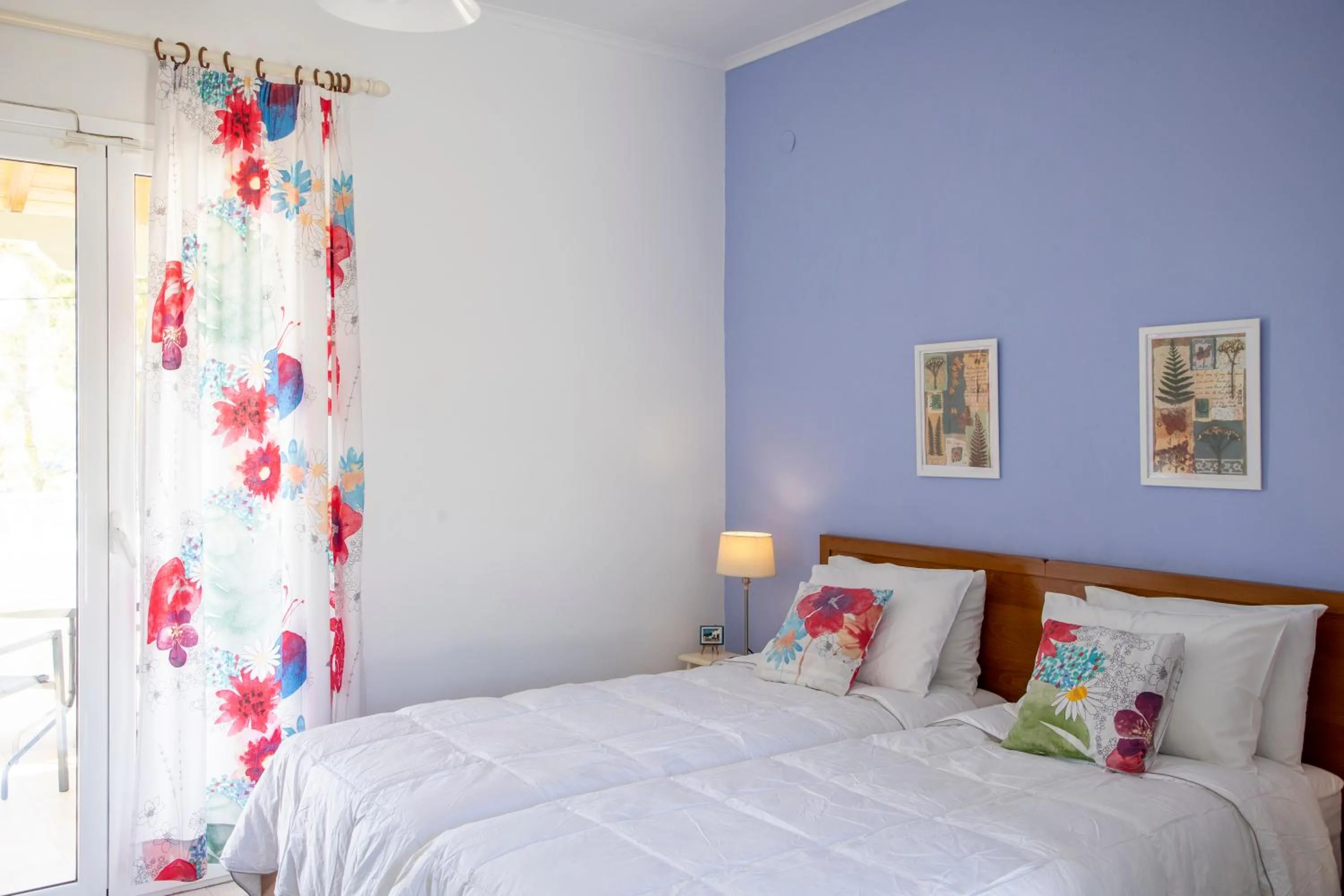 Photo of the whole room, Bed in Stefanie Studios
