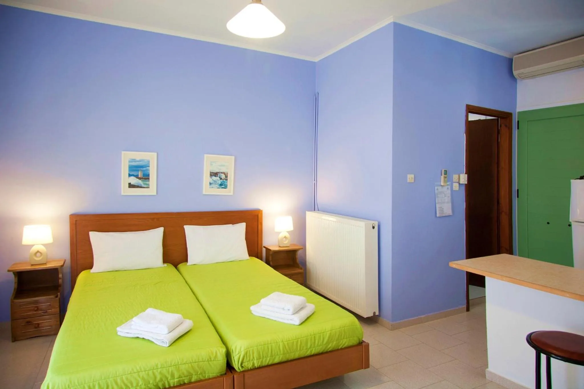 Photo of the whole room, Bed in Stefanie Studios
